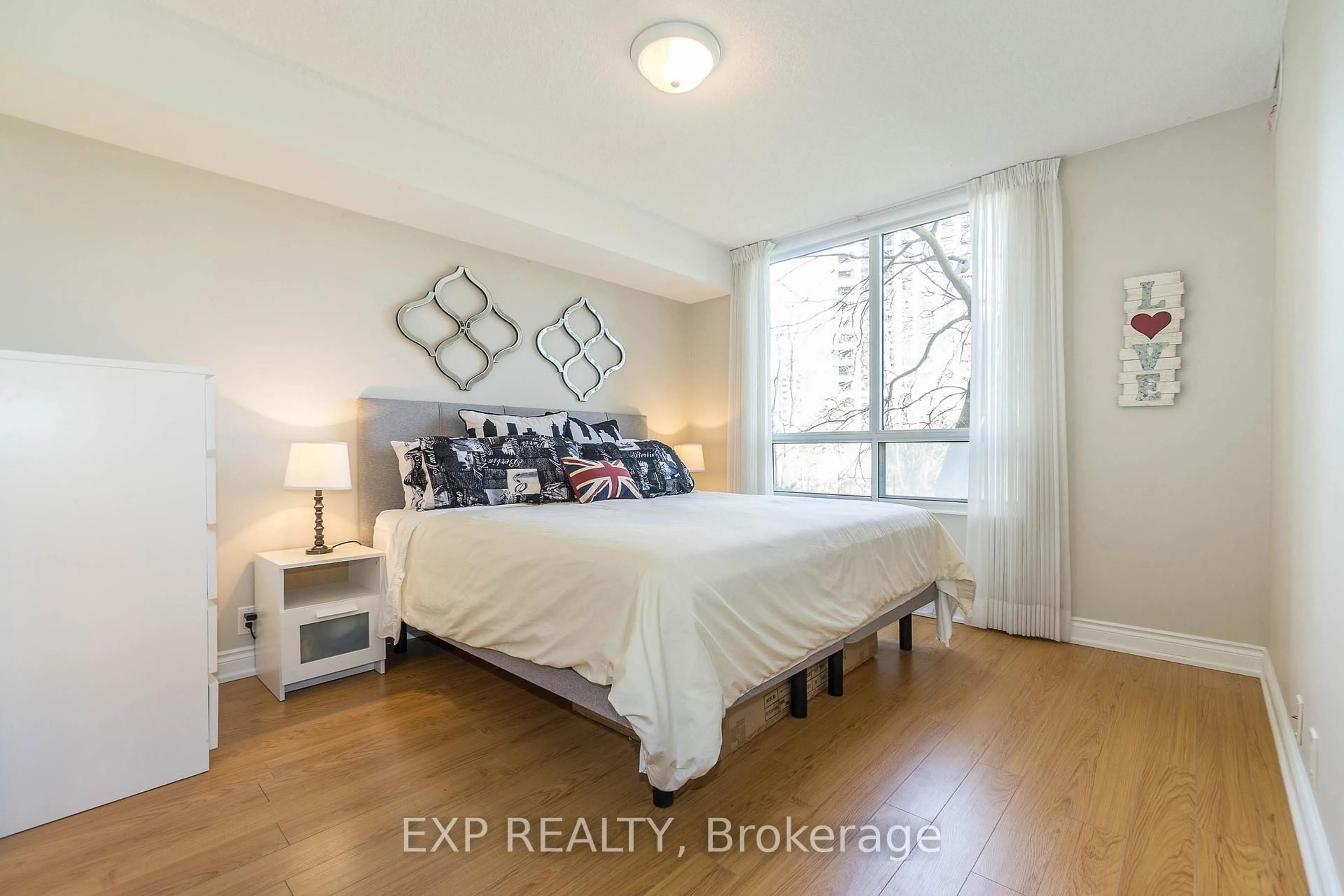 Bedroom with bed, unknown for 80 Harrison Garden Blvd #220, Toronto Ontario M2N 7E3