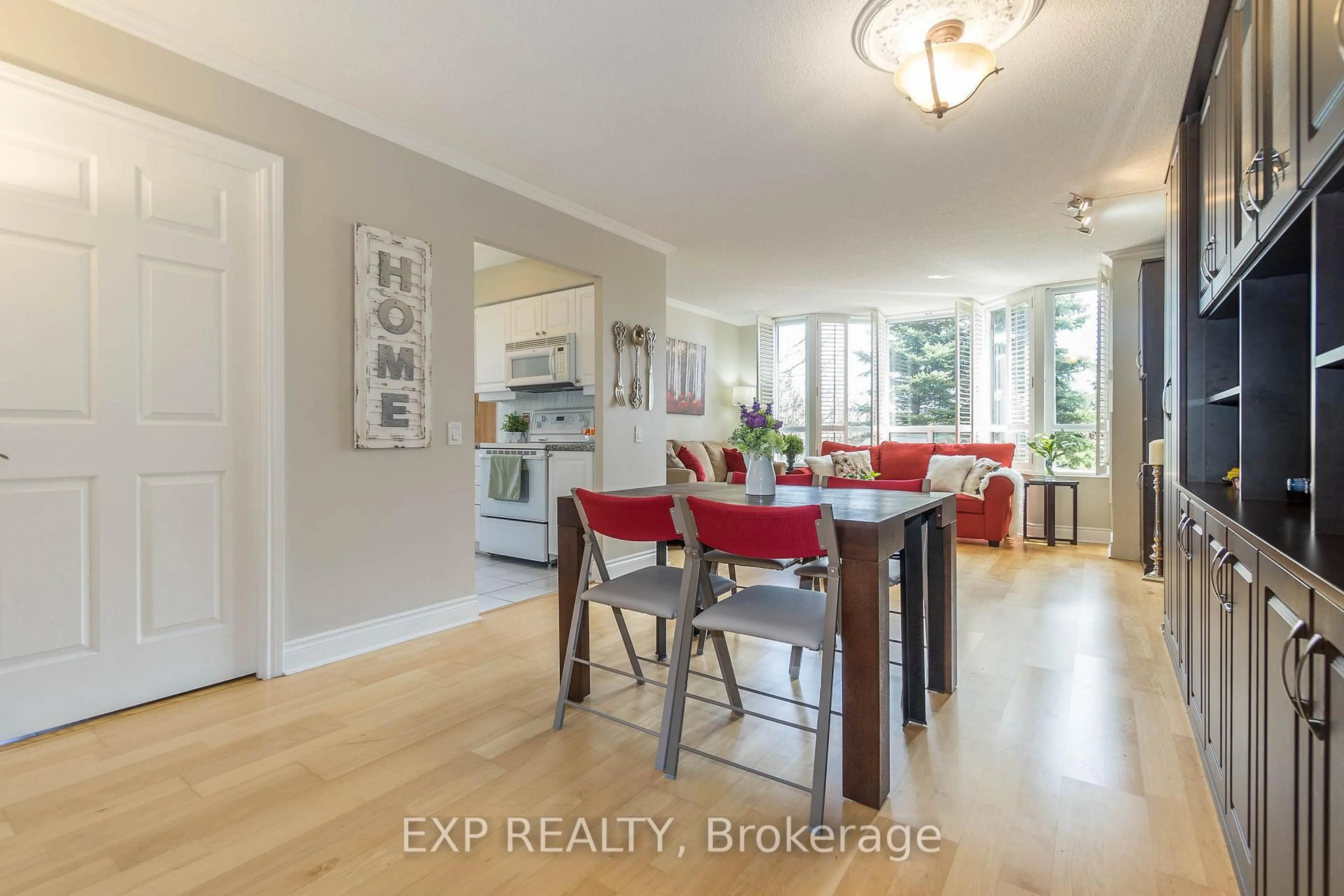 Dining room, wood/laminate floor for 80 Harrison Garden Blvd #220, Toronto Ontario M2N 7E3