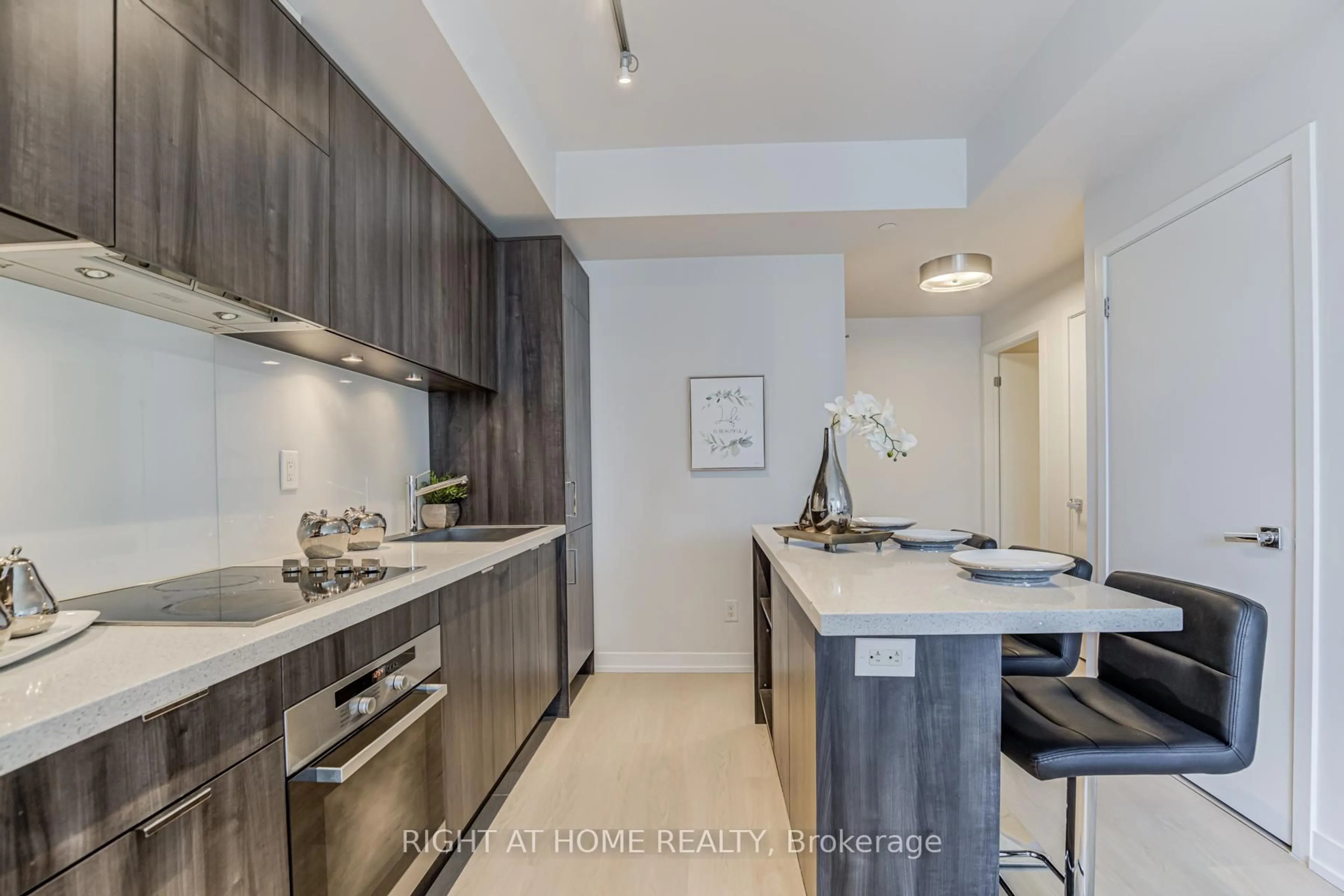 Unknown for 21 Widmer St #2708, Toronto Ontario M5V 2E8