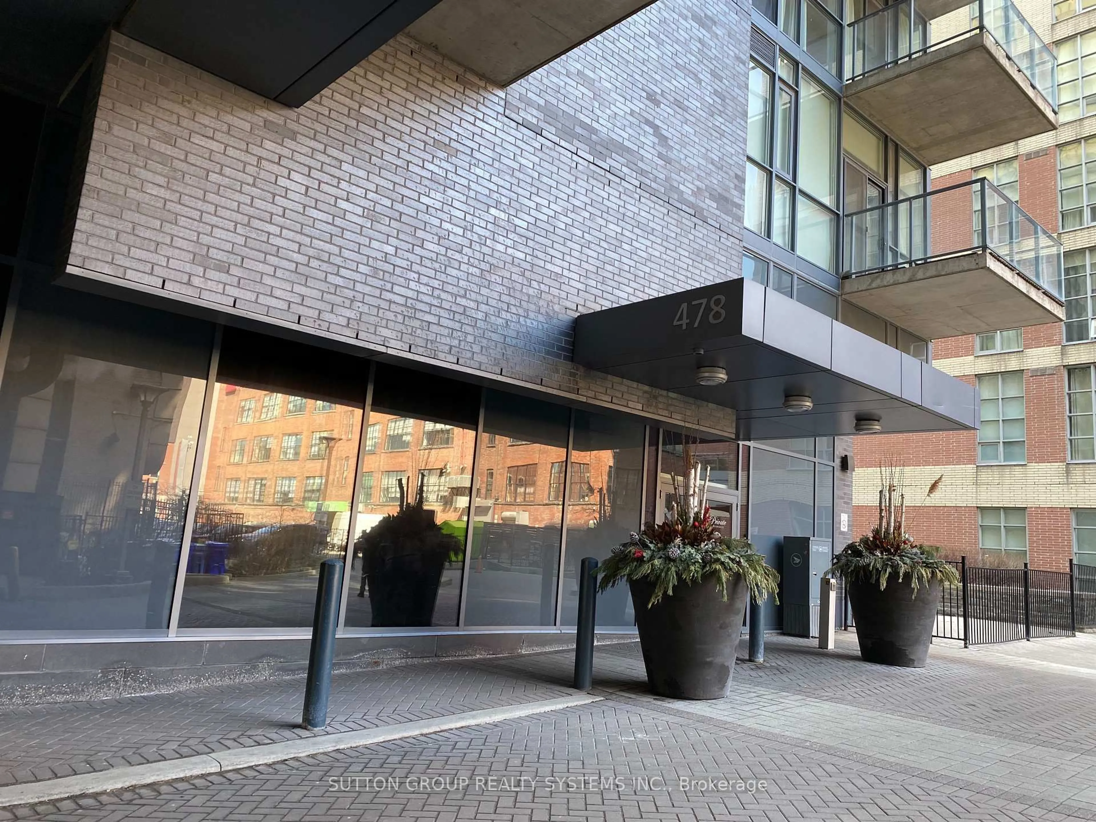 Indoor foyer for 478 King St #420, Toronto Ontario M5V 0A8