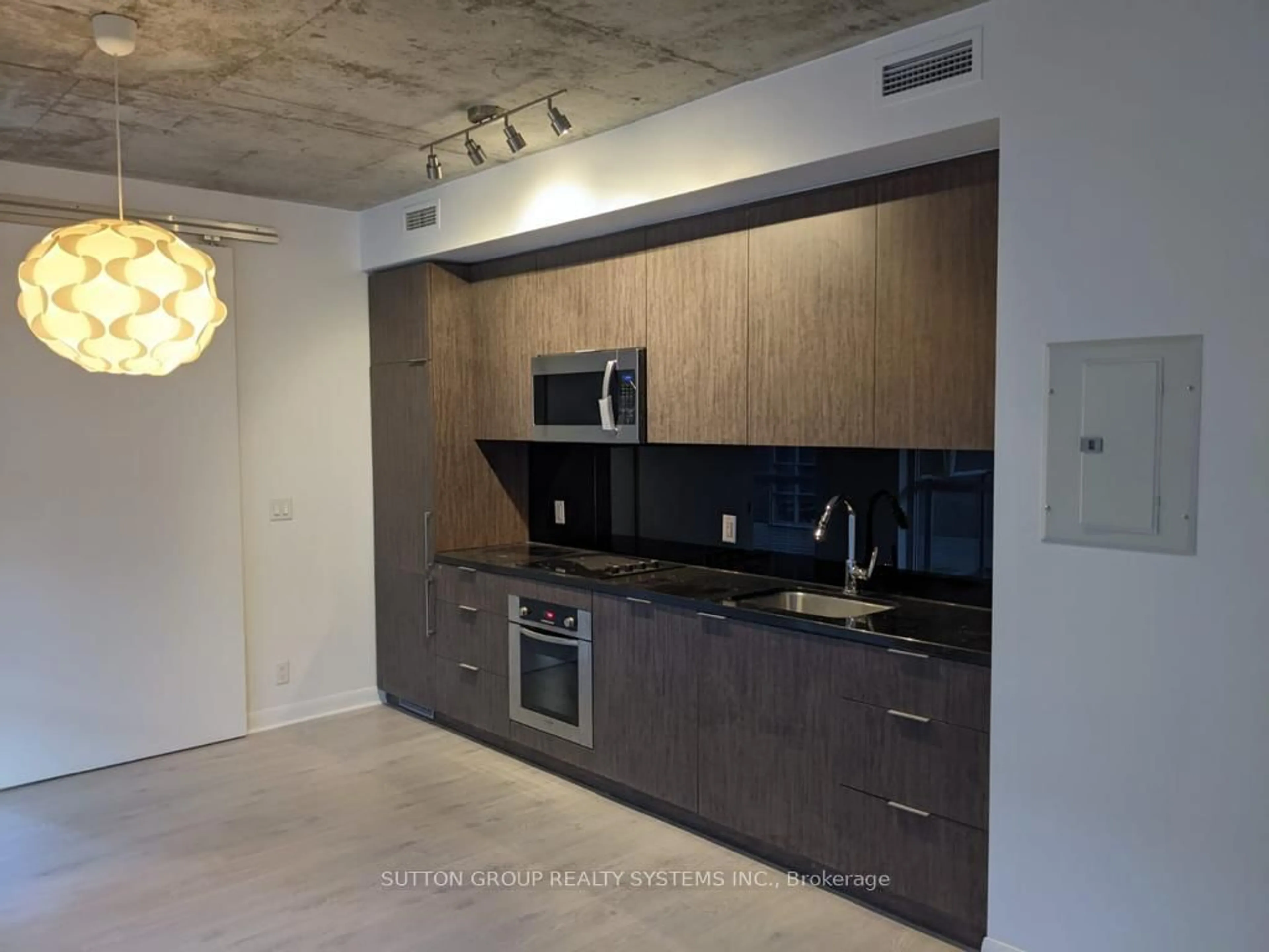 Standard kitchen, cement floor for 478 King St #420, Toronto Ontario M5V 0A8