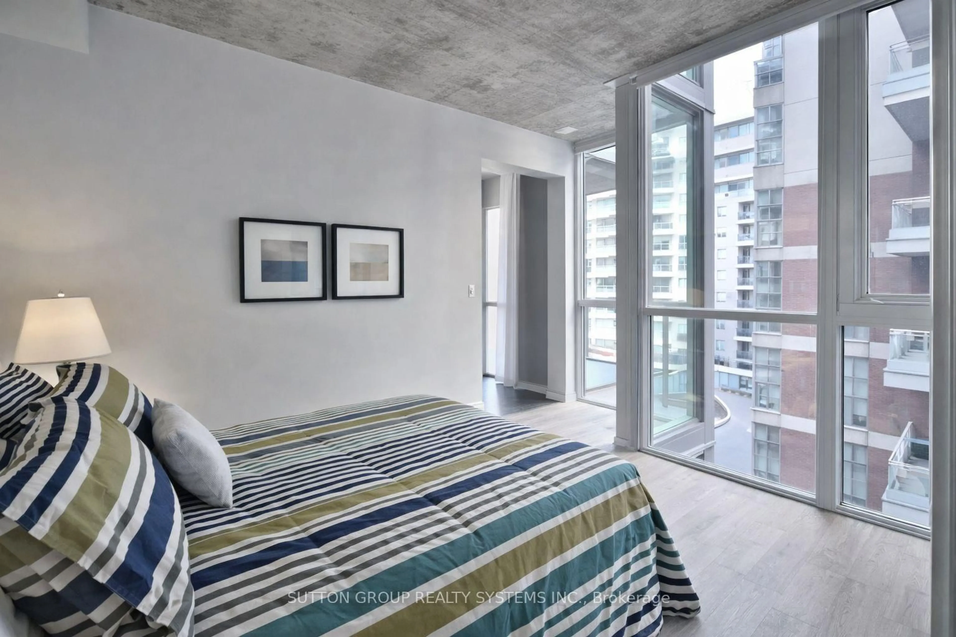 Bedroom with bed, unknown for 478 King St #420, Toronto Ontario M5V 0A8