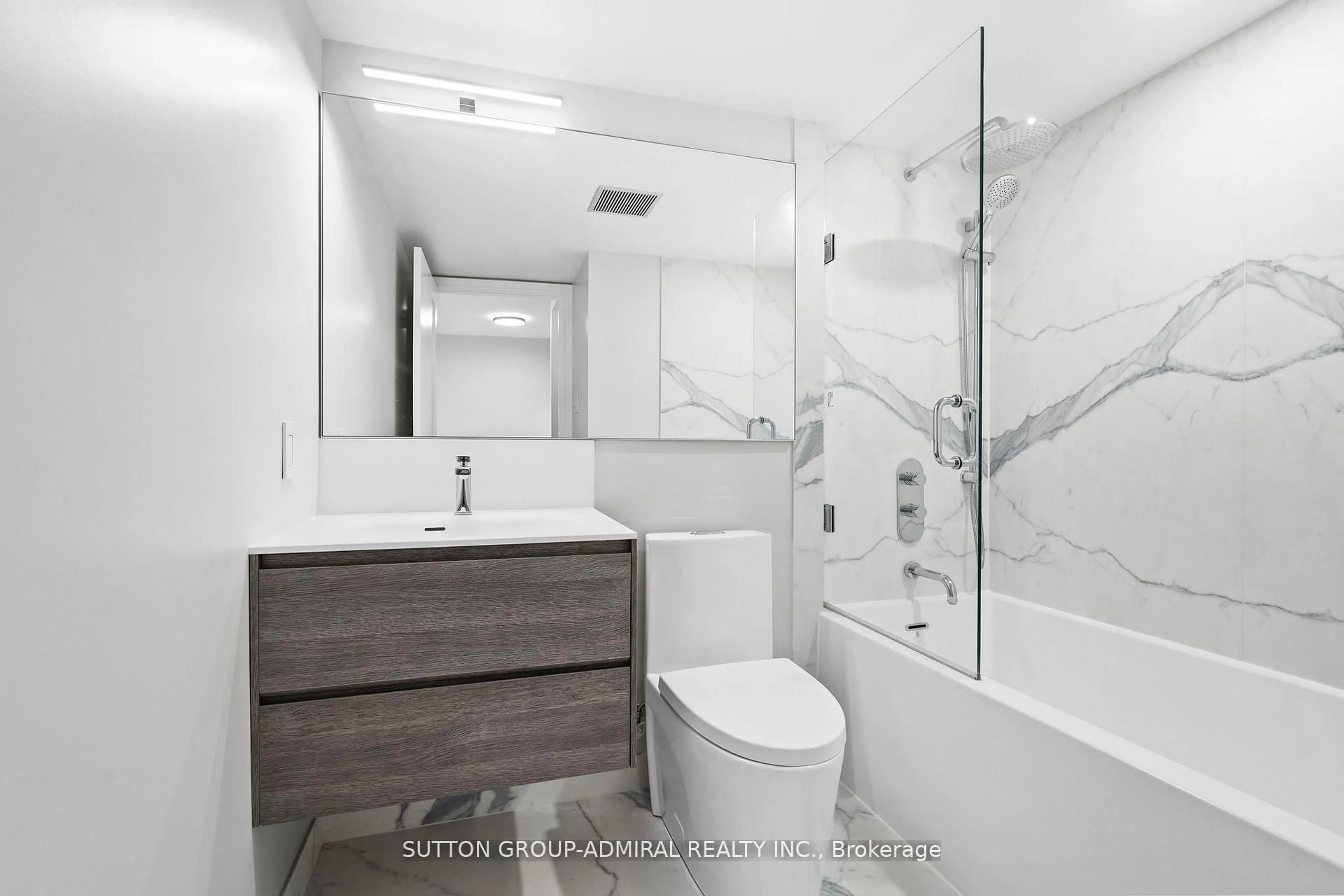 Standard bathroom, ceramic/tile floor for 10 Yonge St #1910, Toronto Ontario M5E 1R4