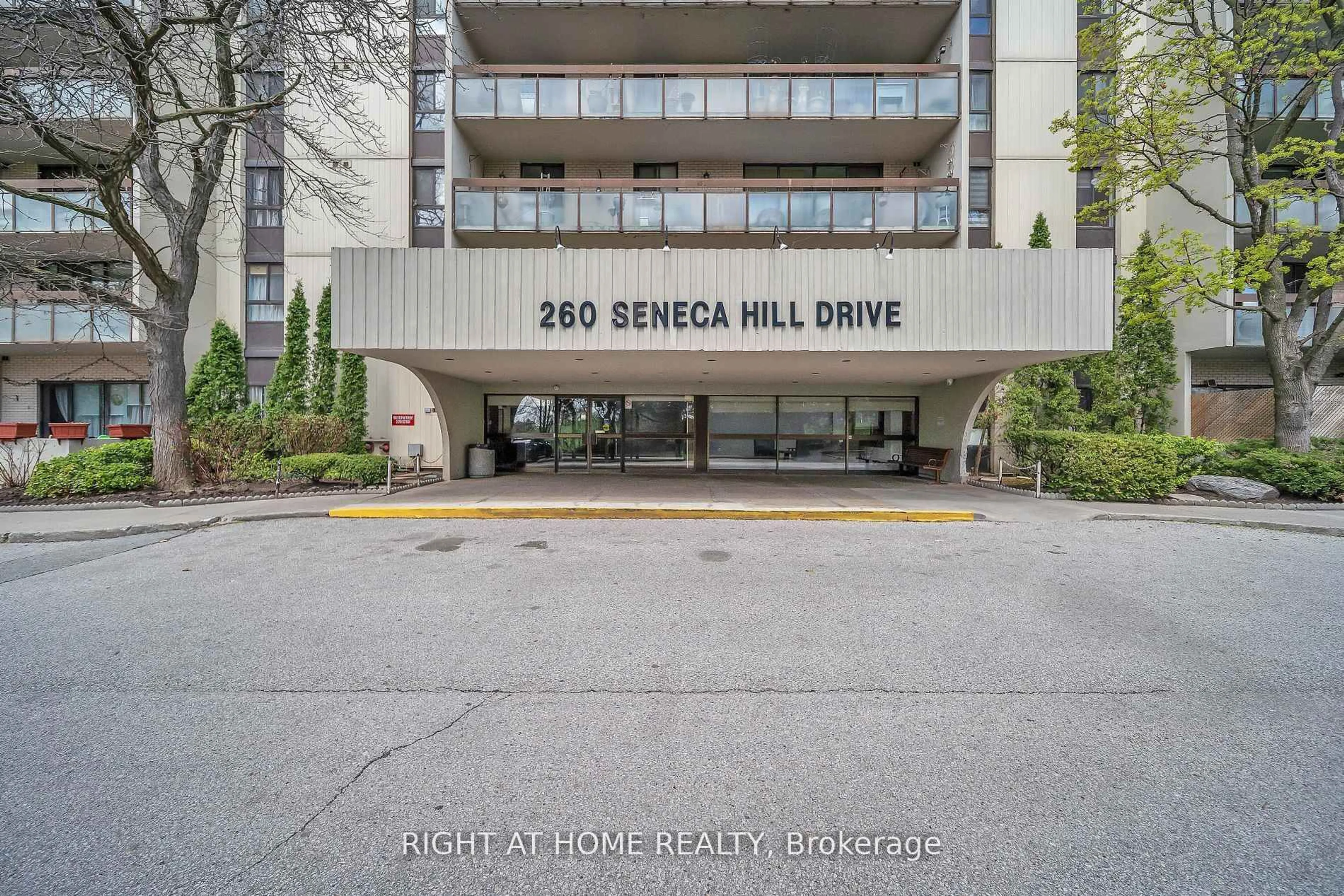 Indoor foyer for 260 Seneca Hill Dr #1415, Toronto Ontario M2J 4S6