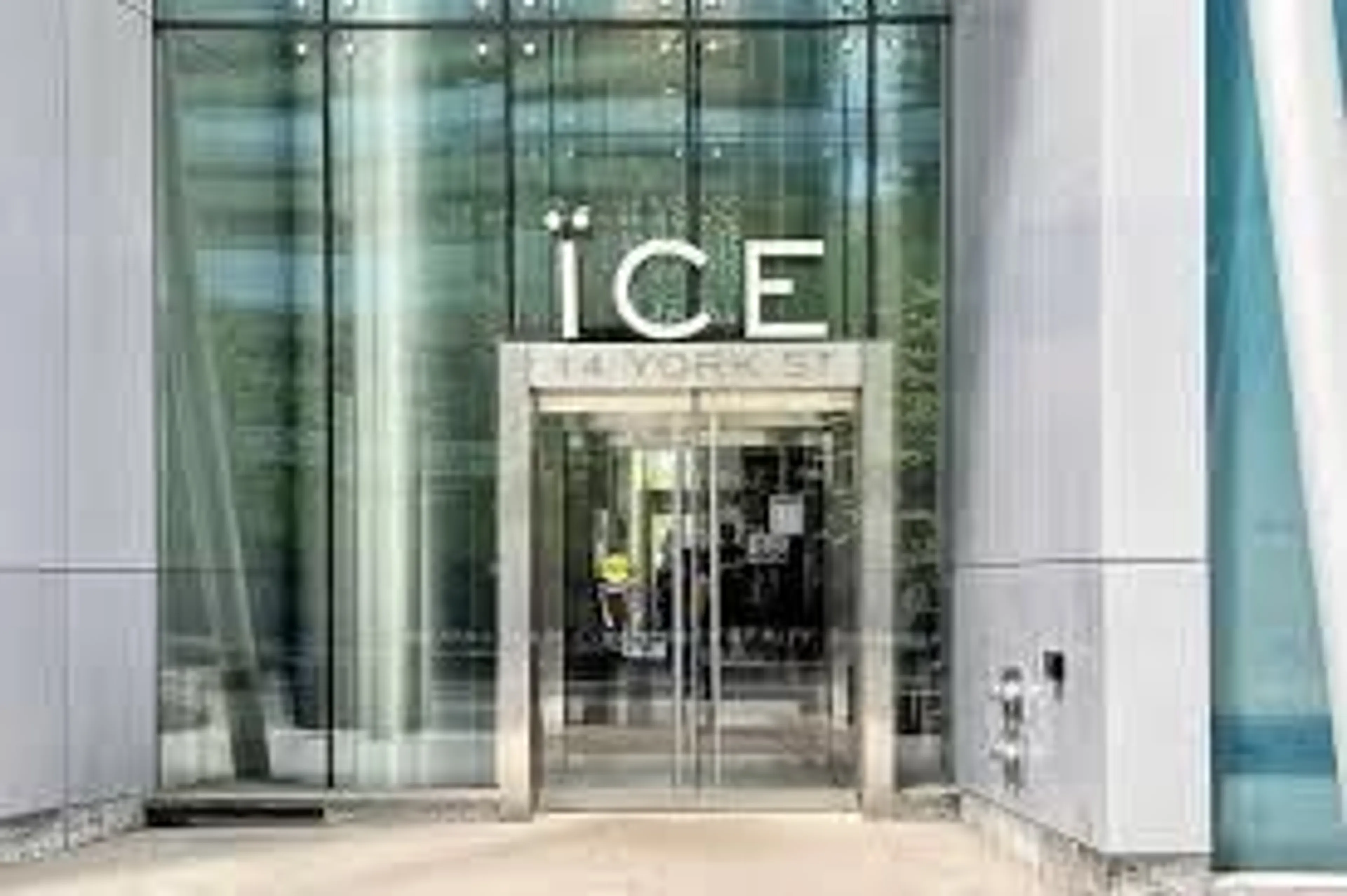 Indoor foyer for 14 York St #5707, Toronto Ontario M5J 0B1