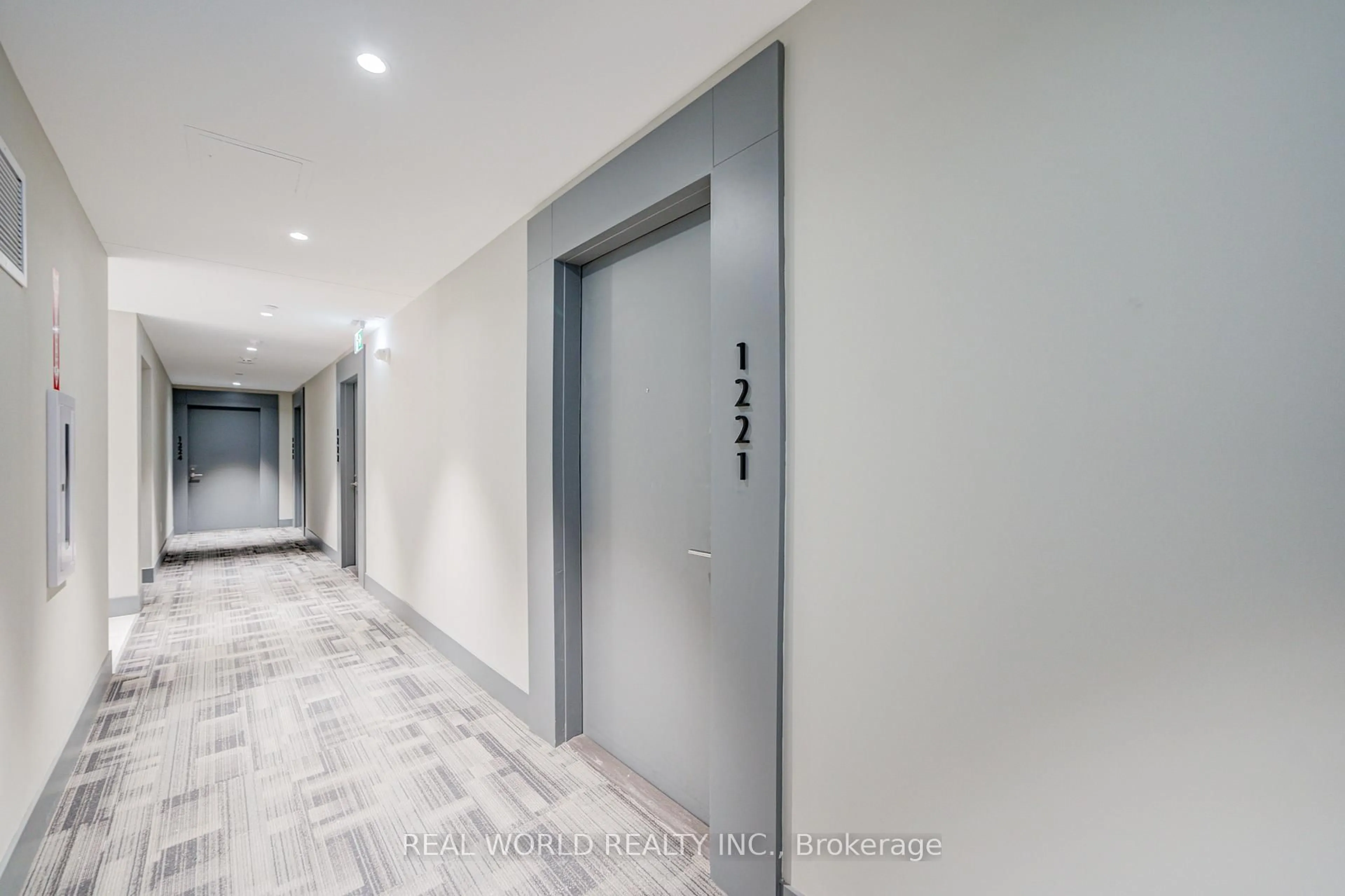 Indoor foyer for 20 O'Neill Rd #1221, Toronto Ontario M3C 0R2