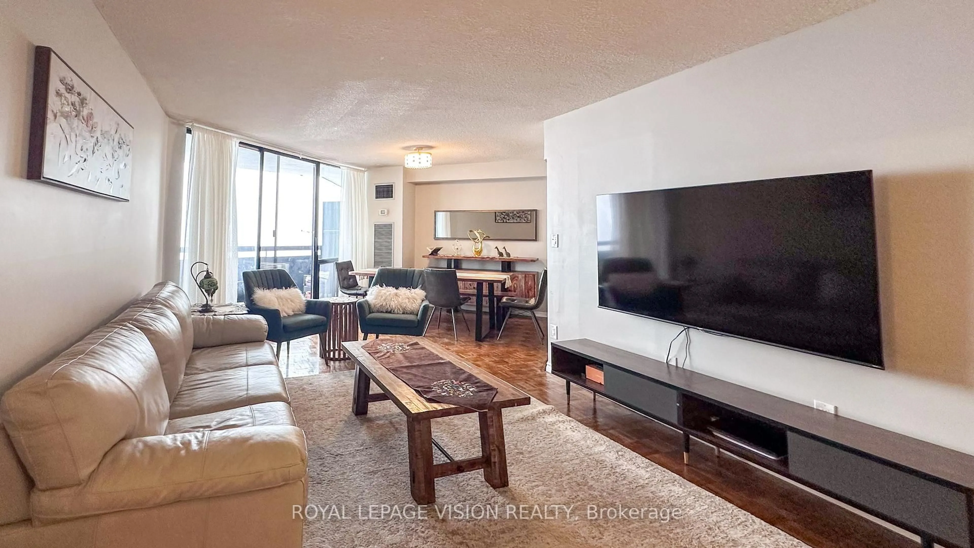 Living room with furniture, unknown for 75 Graydon Hall Dr #1501, Toronto Ontario M3A 3M5