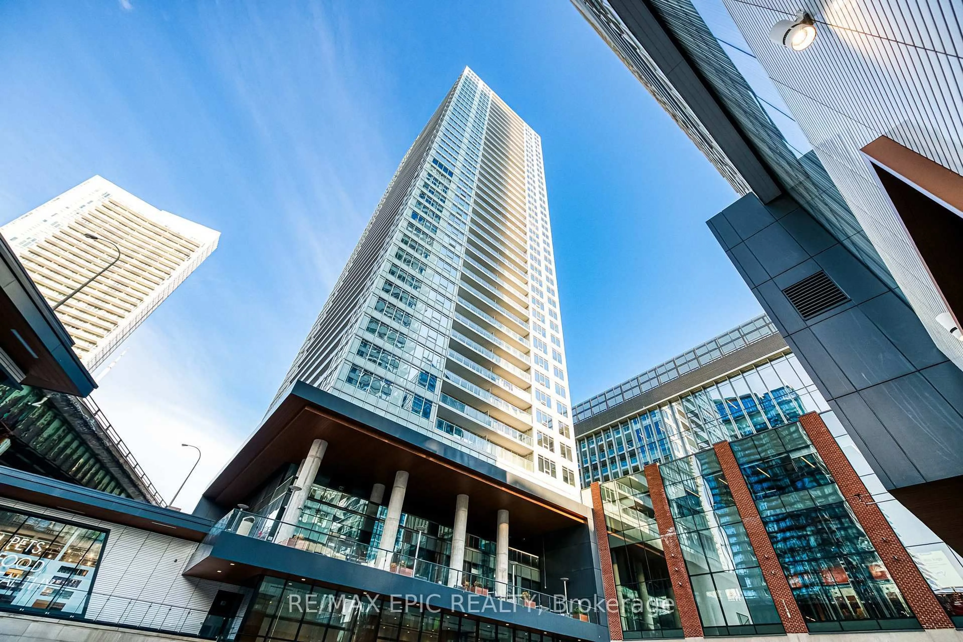 Indoor foyer for 17 Bathurst St #810, Toronto Ontario M5V 0N1