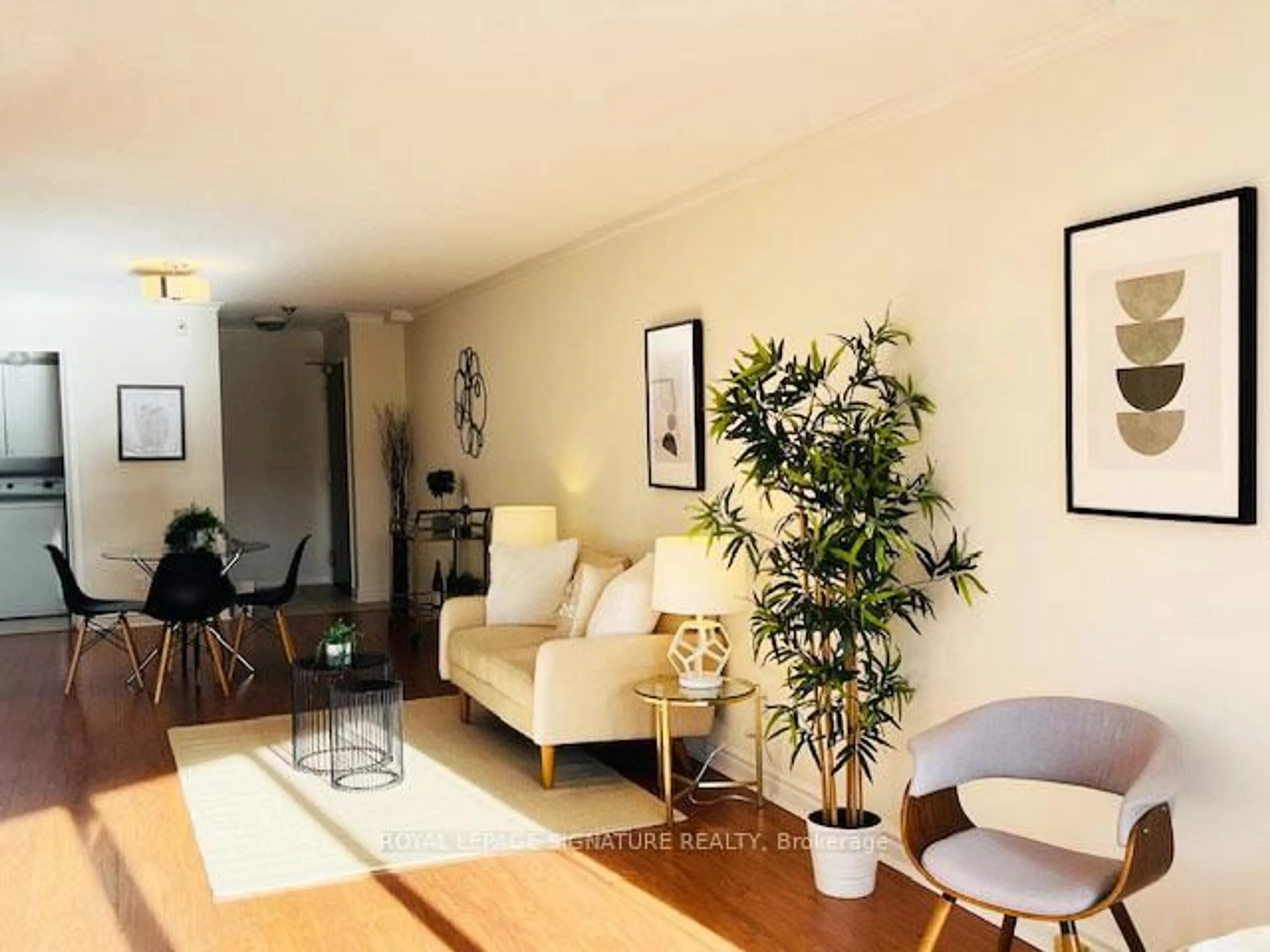 Living room with furniture, unknown for 356 McRae Dr #206, Toronto Ontario M4G 4G4