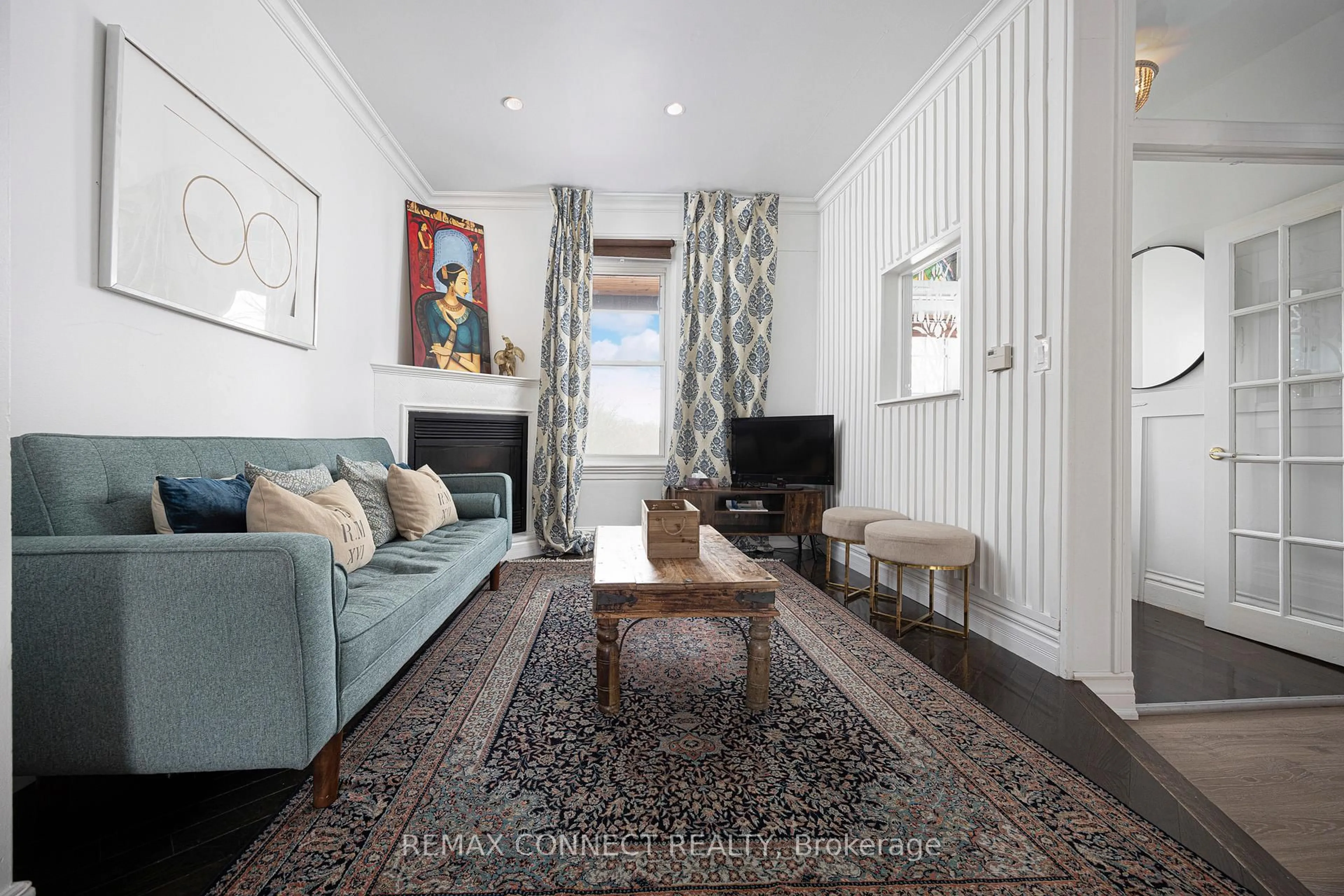 Living room with furniture, unknown for 238 River St, Toronto Ontario M5A 3R1