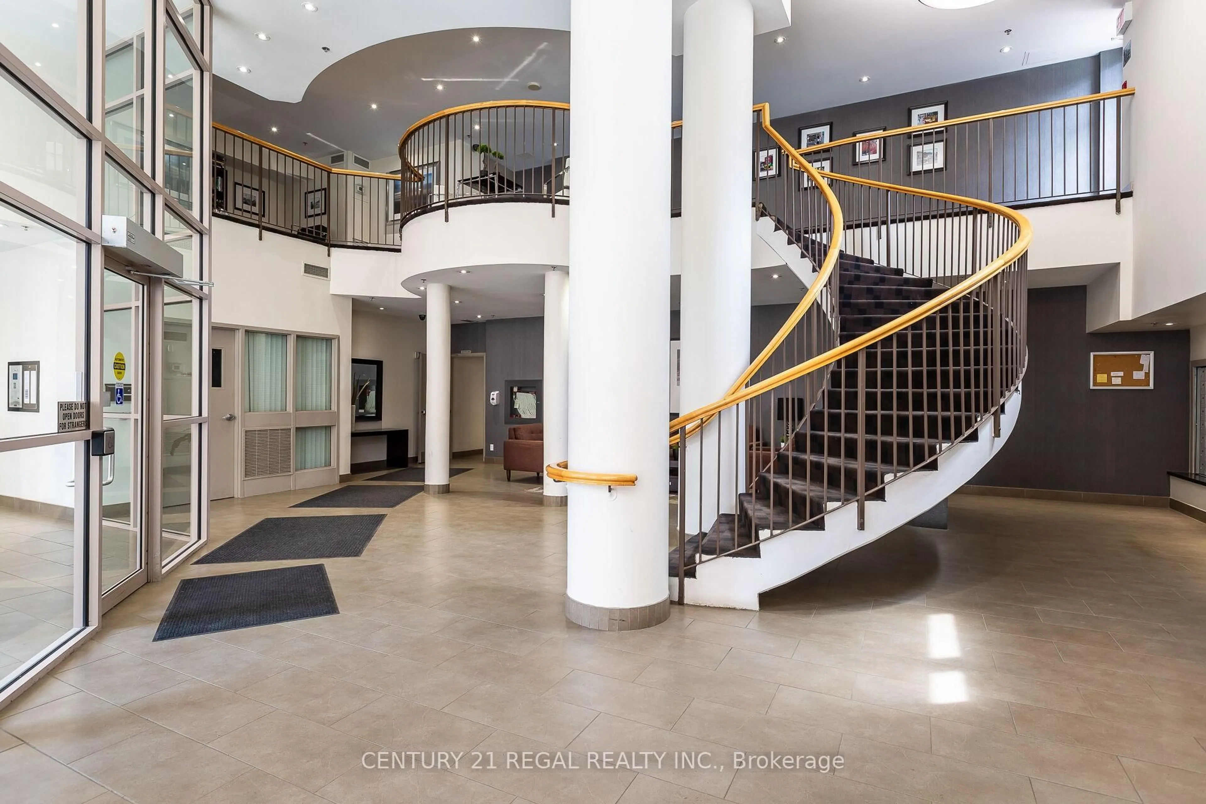 Indoor foyer for 1369 Bloor St #1313, Toronto Ontario M6P 4J4