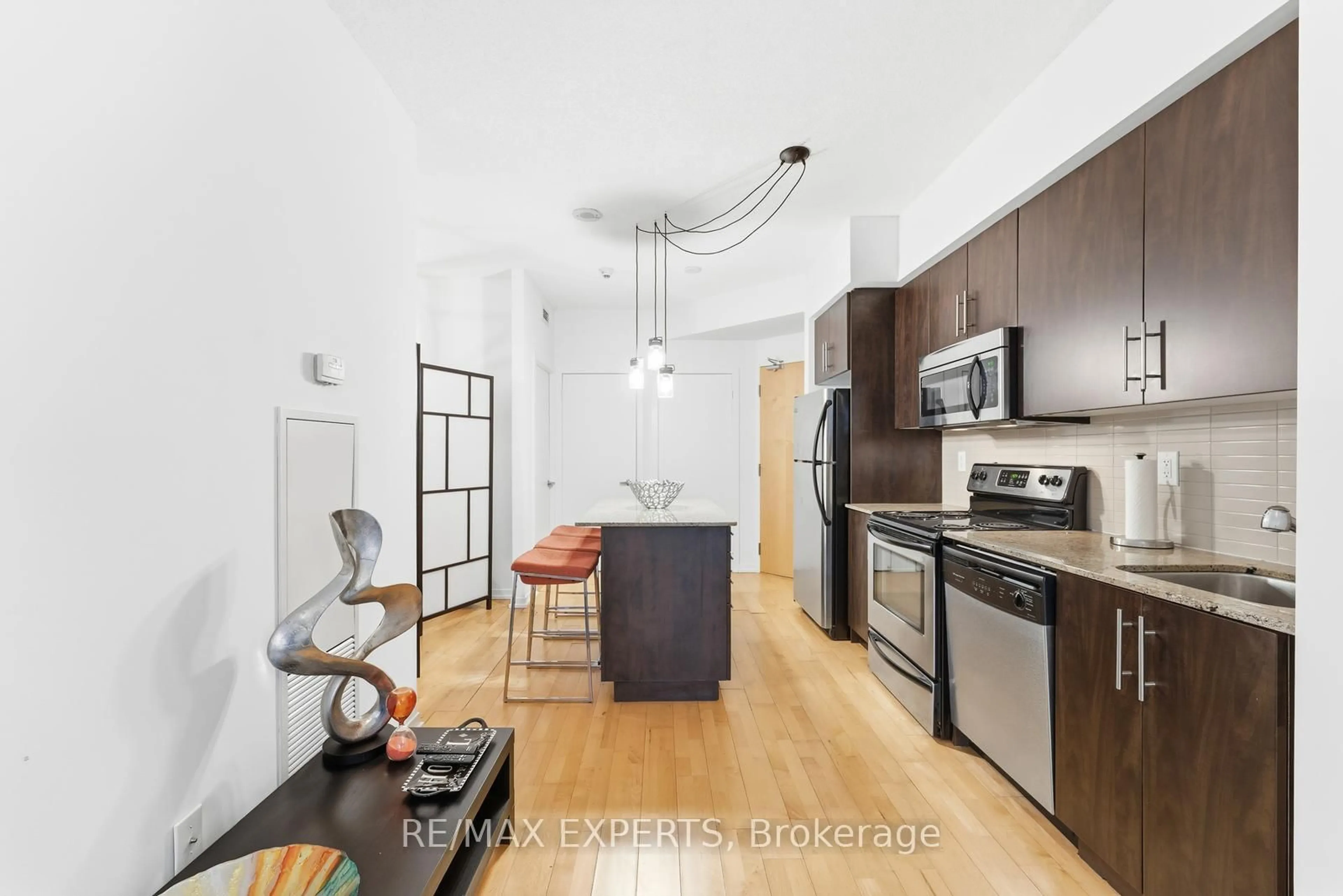 Open concept kitchen, unknown for 55 Bremner Blvd #2405, Toronto Ontario M5J 0A6