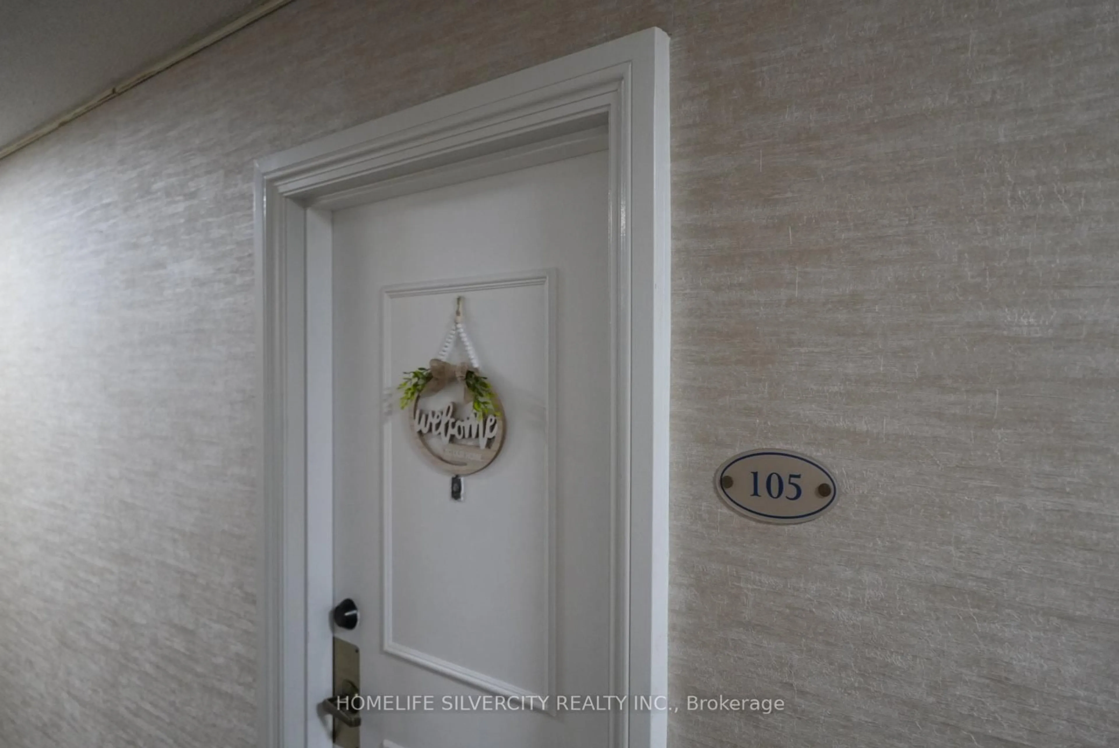 Indoor entryway for 20 Edgecliff Gfwy #105, Toronto Ontario M3C 3A4