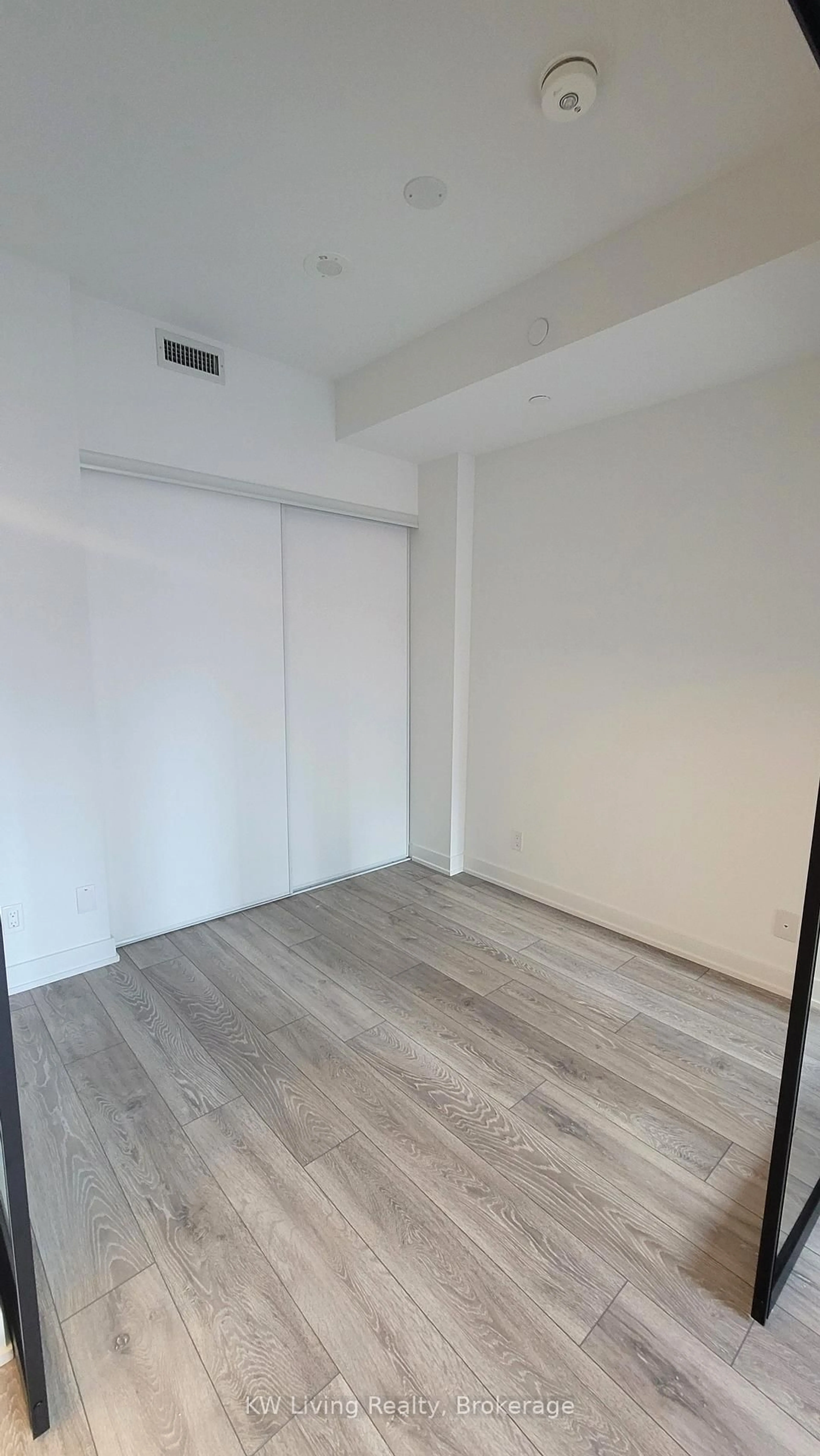 A pic of a room for 108 Peter St #1211, Toronto Ontario M5V 0W2