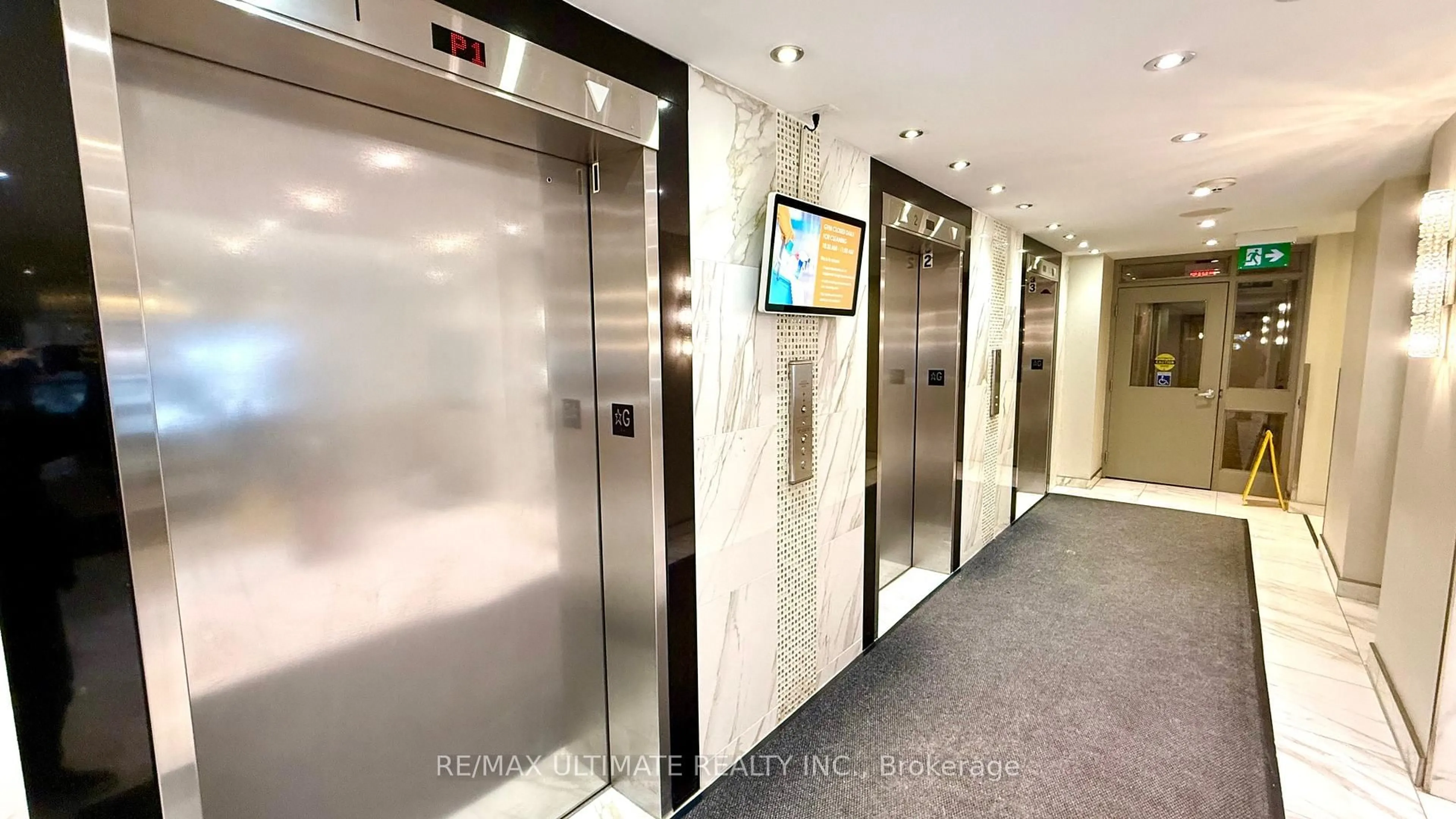 Indoor foyer for 33 Elmhurst Ave #1205, Toronto Ontario M2N 6G8