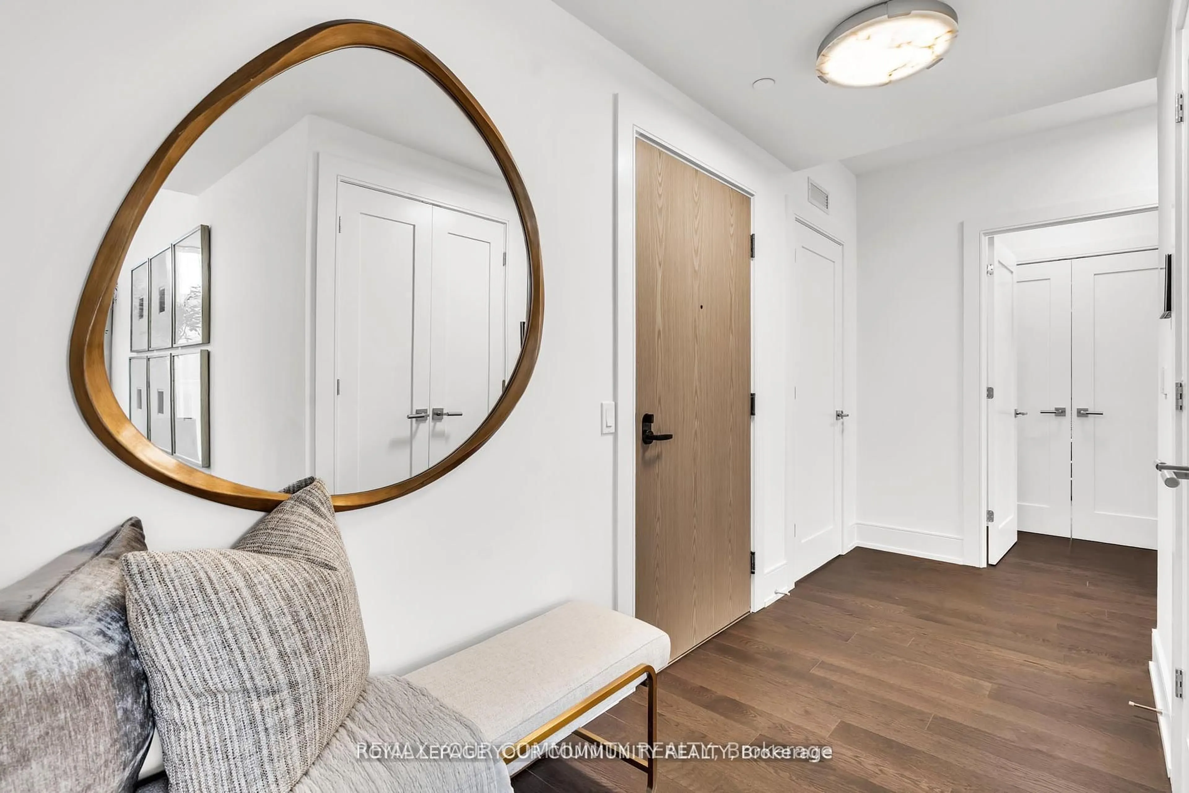 Indoor entryway for 10 Inn on the Park Dr #101, Toronto Ontario M3C 0P9