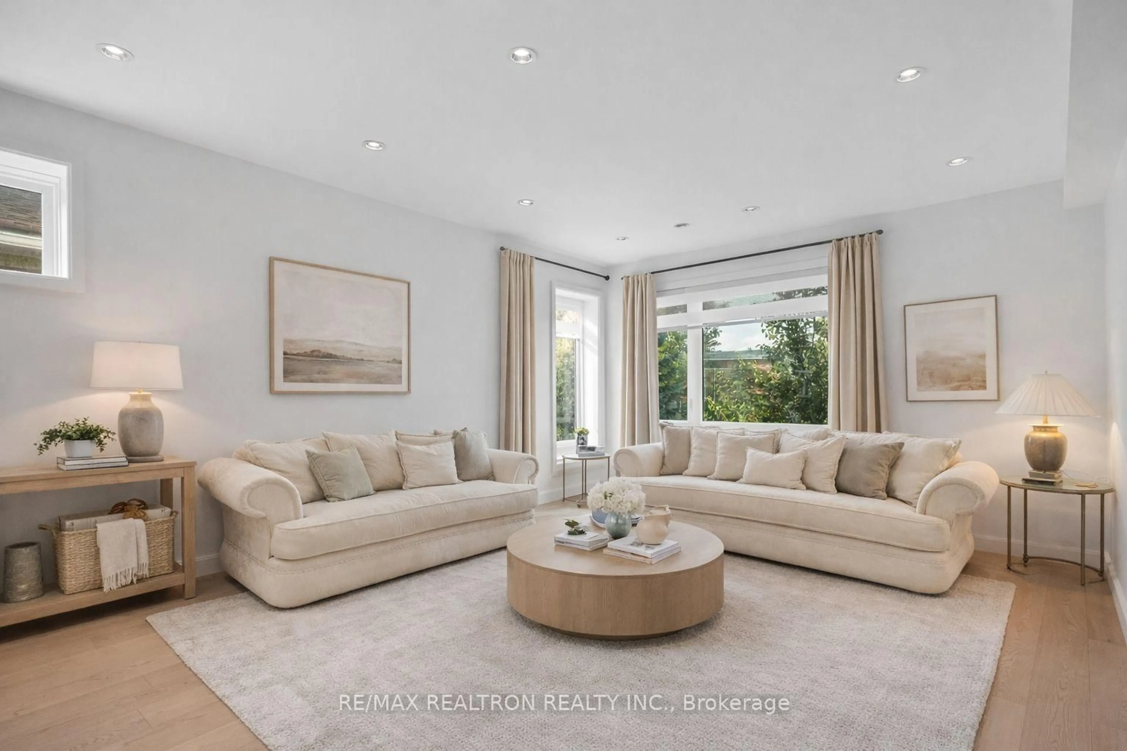 Living room with furniture, unknown for 240 Maxwell St, Toronto Ontario M3H 5B7