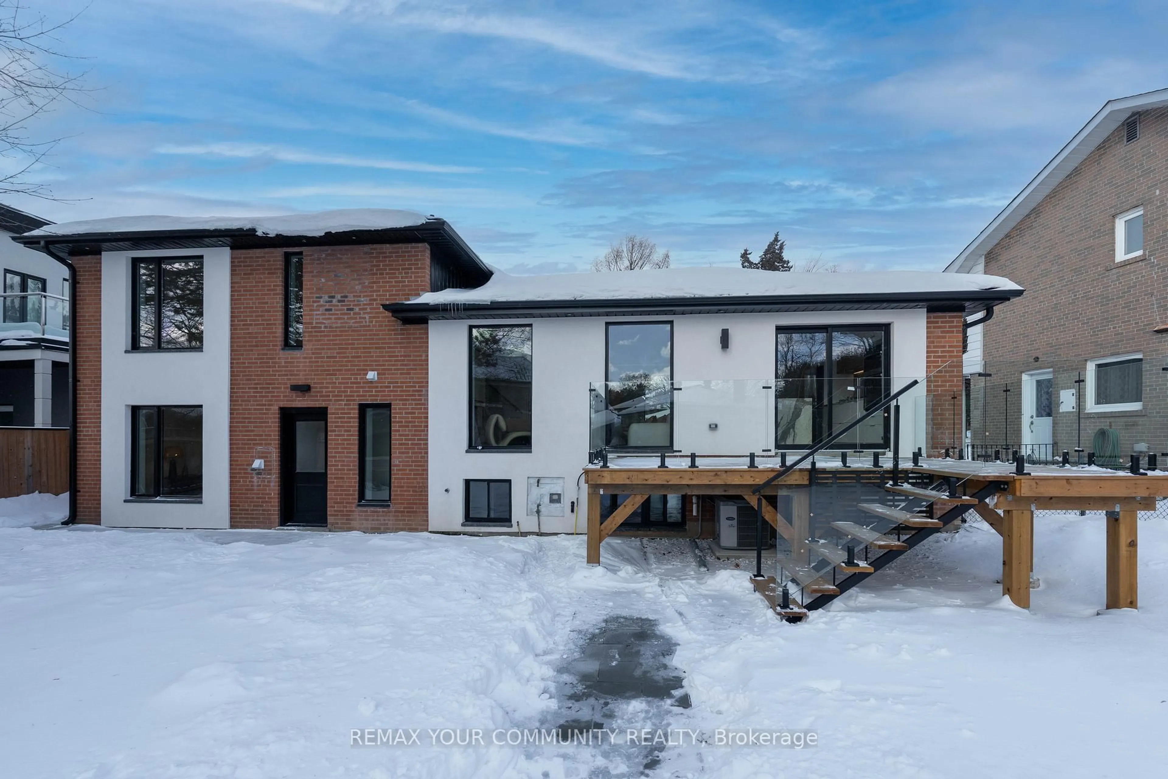 A pic from outside/outdoor area/front of a property/back of a property/a pic from drone, building for 35 Geraldton Cres, Toronto Ontario M2J 2R5