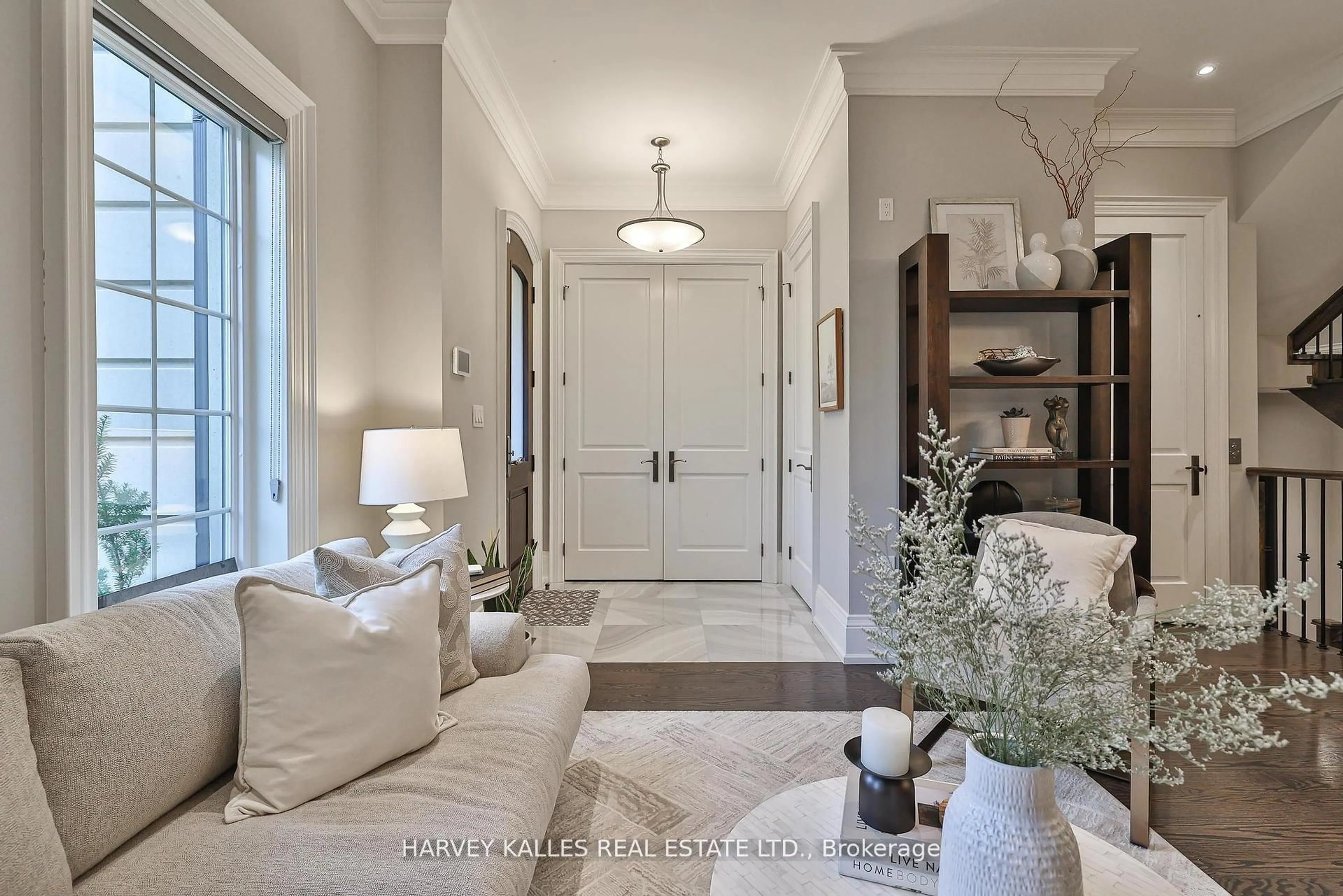 Indoor entryway for 2638A Bayview Ave, Toronto Ontario M2L 1B7