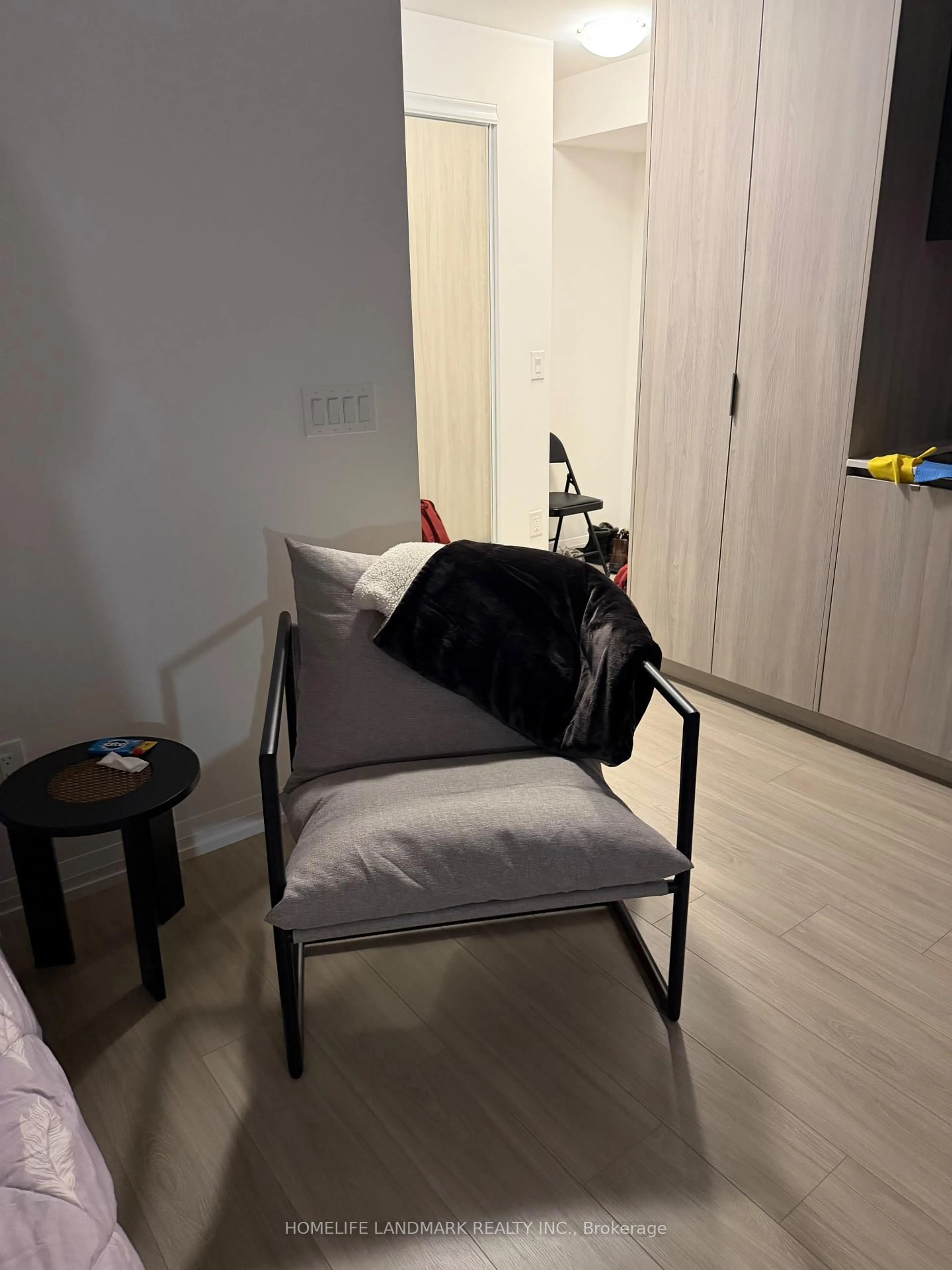 A pic of a room for 8 Widmer St #3715, Toronto Ontario M5V 0W6