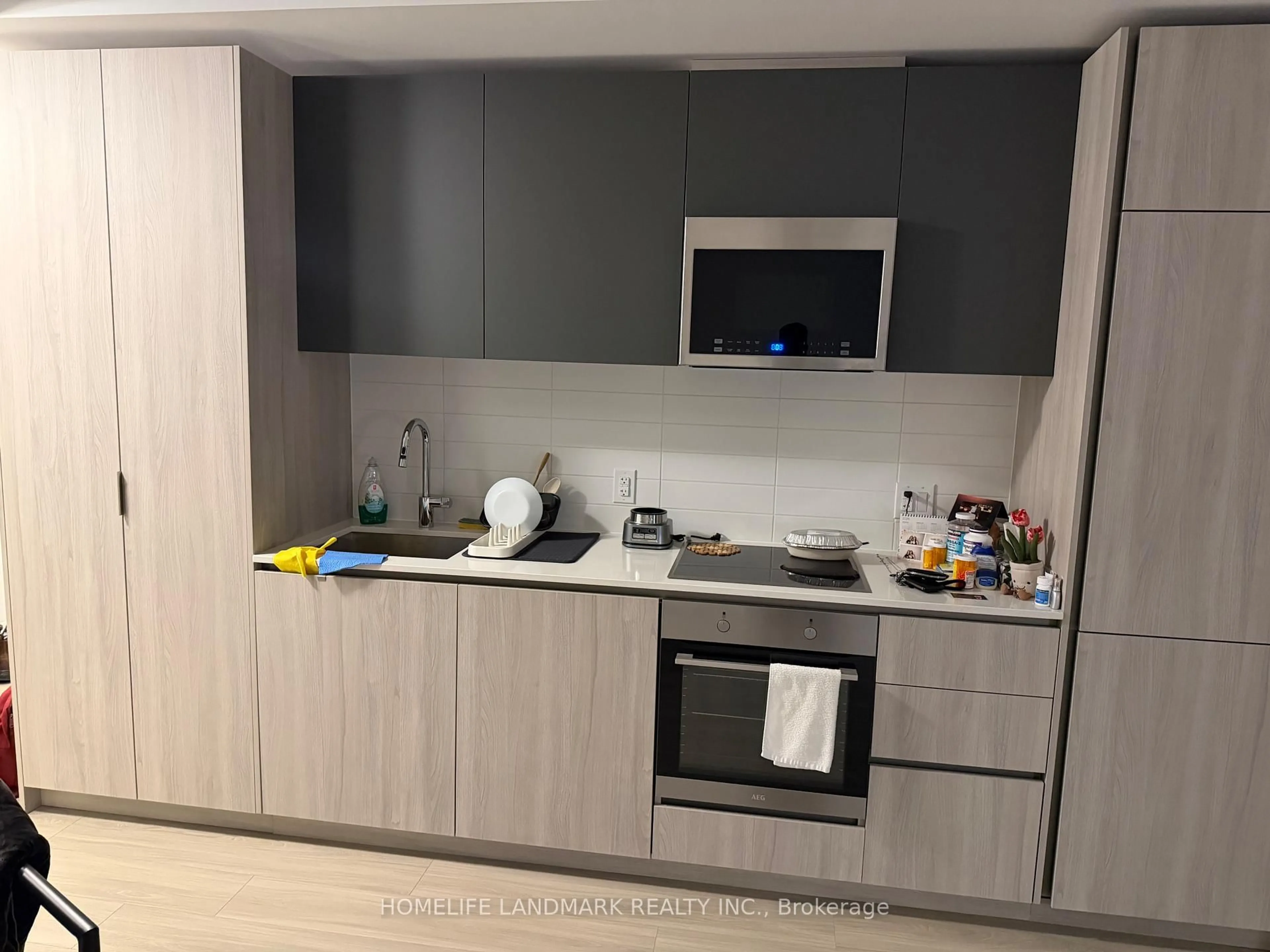 Standard kitchen, unknown for 8 Widmer St #3715, Toronto Ontario M5V 0W6