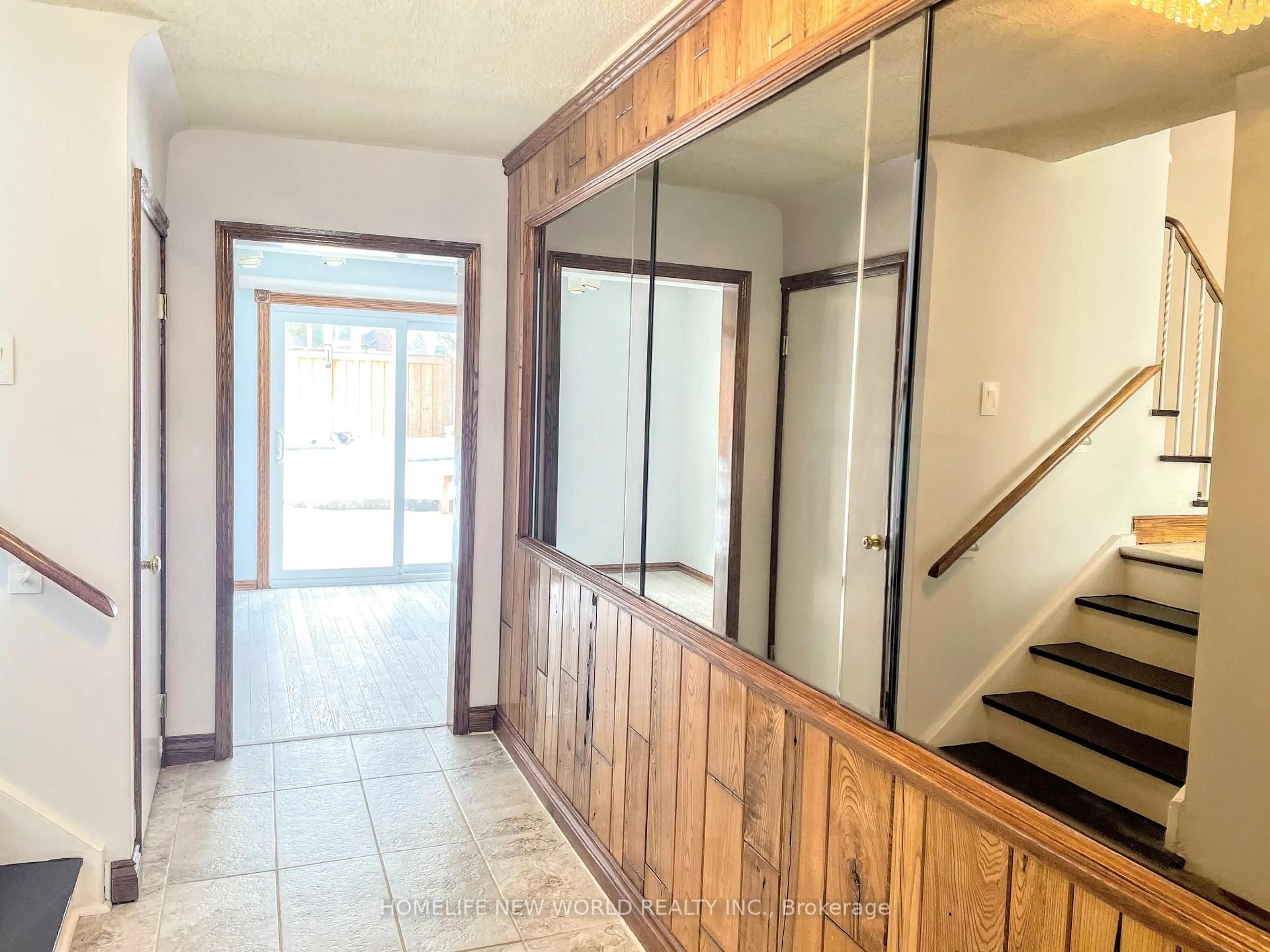 Indoor foyer for 58 Marathon Cres, Toronto Ontario M2R 2L7