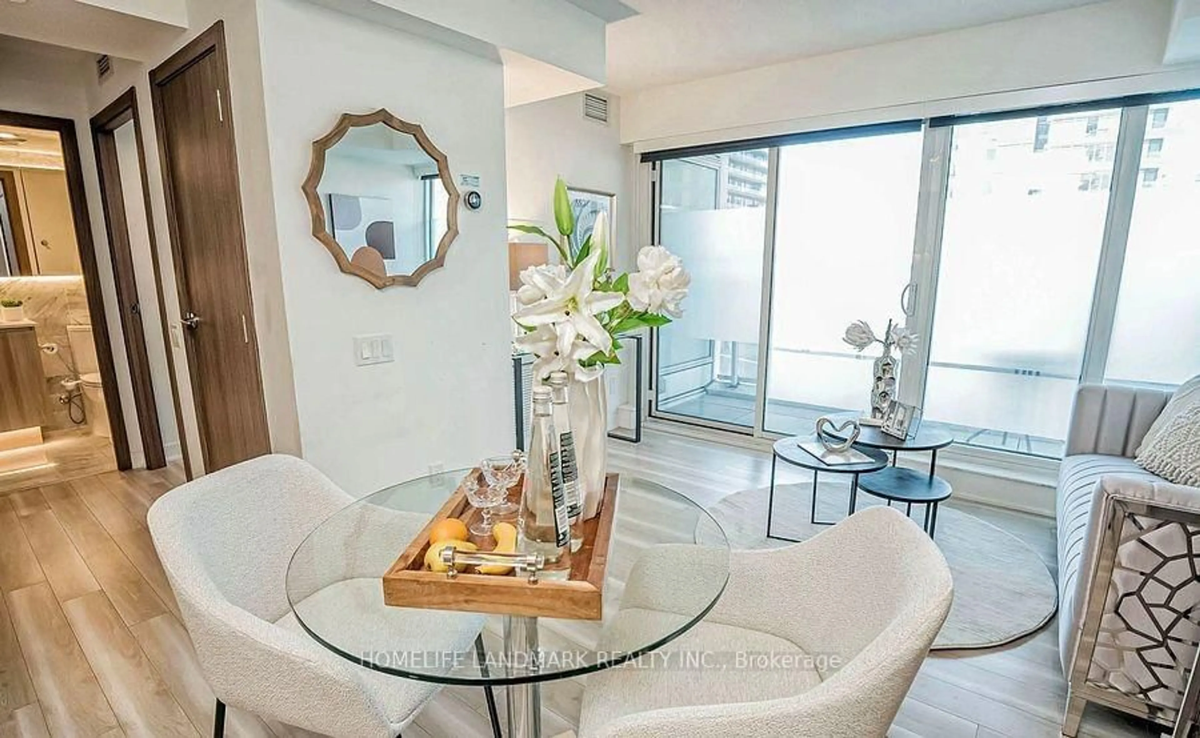 Dining room, ceramic/tile floor for 19 Bathurst St #605, Toronto Ontario M5V 0N2