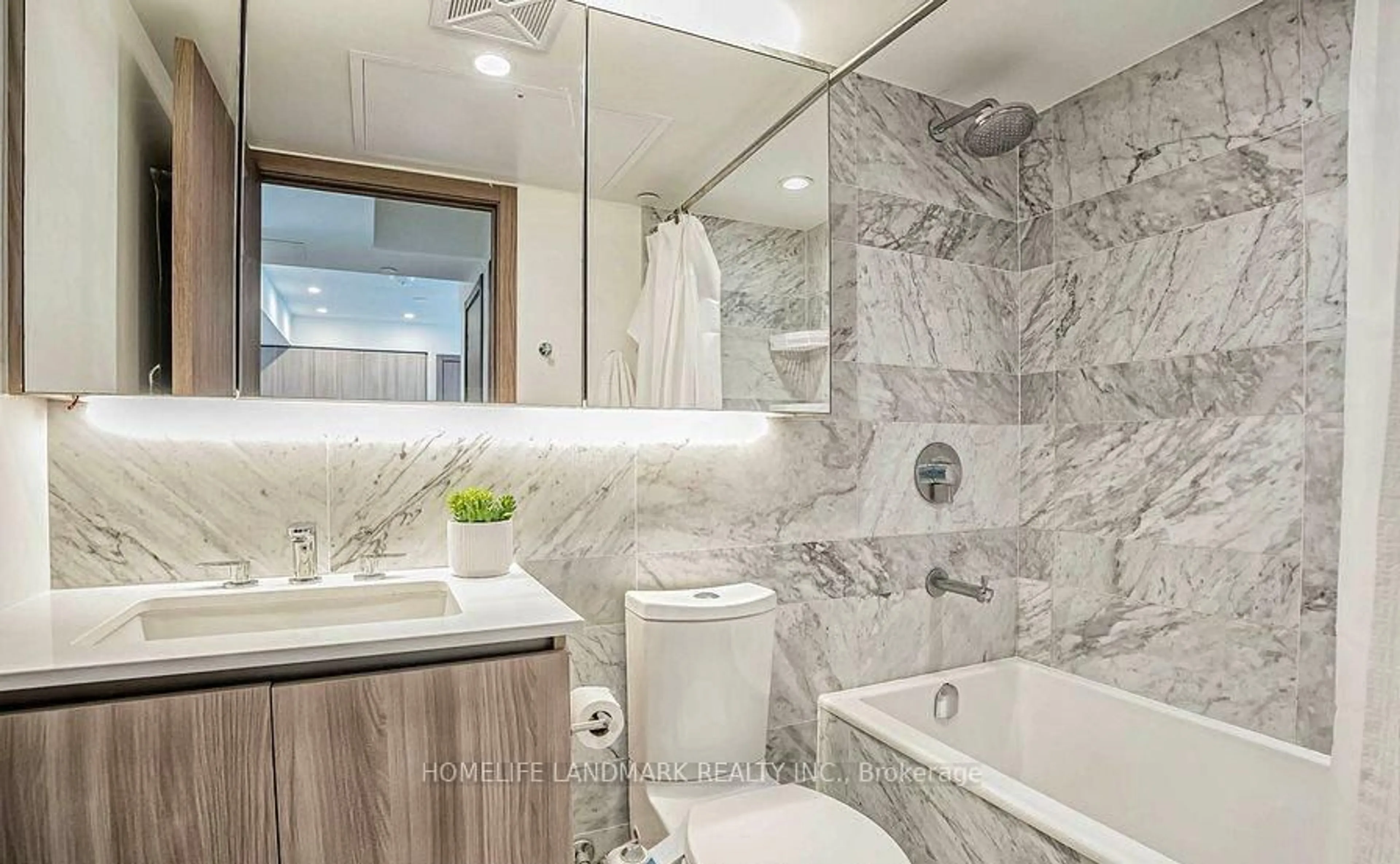 Contemporary bathroom, ceramic/tile floor for 19 Bathurst St #605, Toronto Ontario M5V 0N2