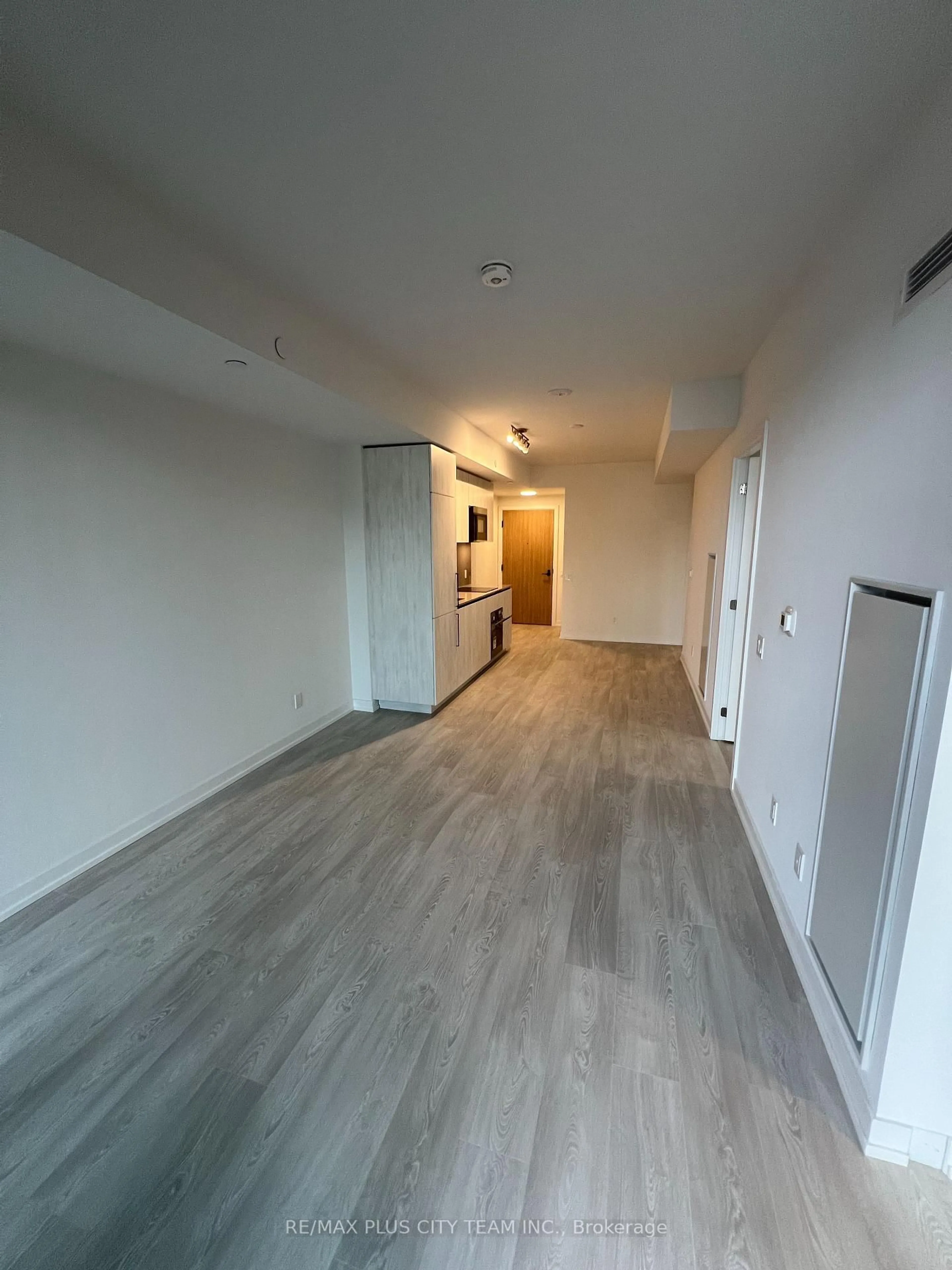 A pic of a room for 33 Parliament St #428, Toronto Ontario M5A 2Y2