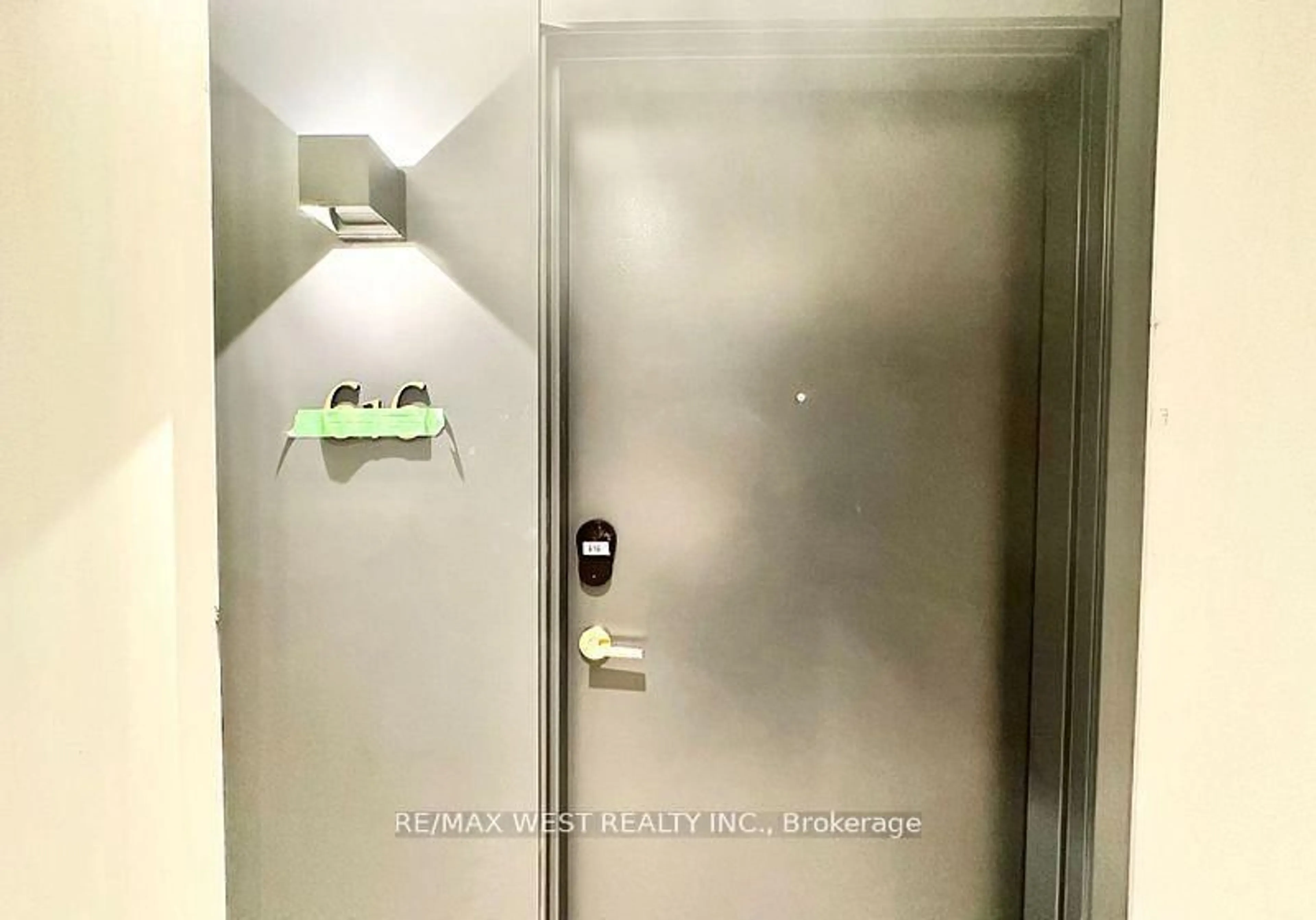 Unknown for 543 Richmond St #616, Toronto Ontario M5V 0W9