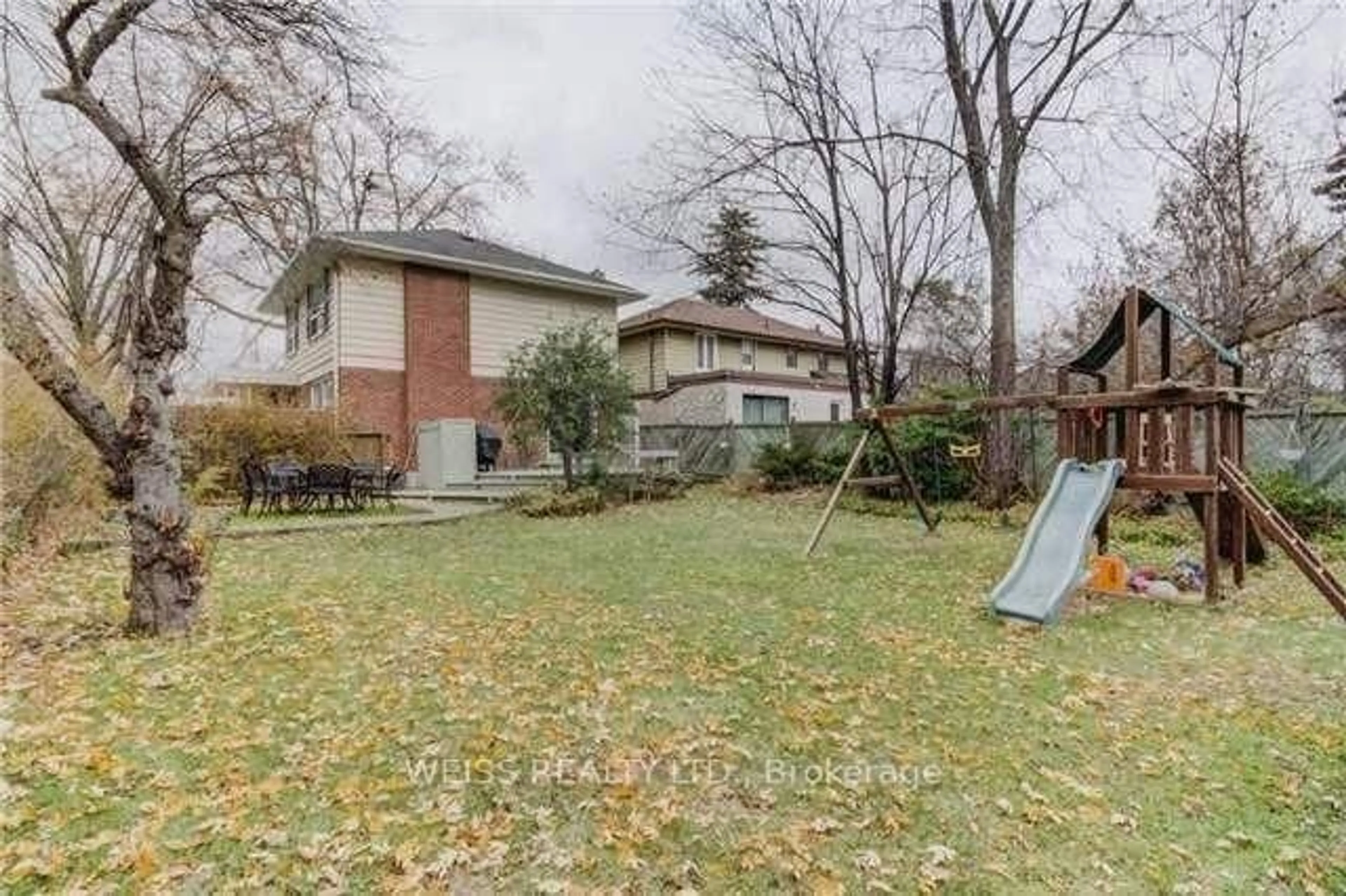 A pic from outside/outdoor area/front of a property/back of a property/a pic from drone, street for 25 Luverne Ave, Toronto Ontario M3H 1R5