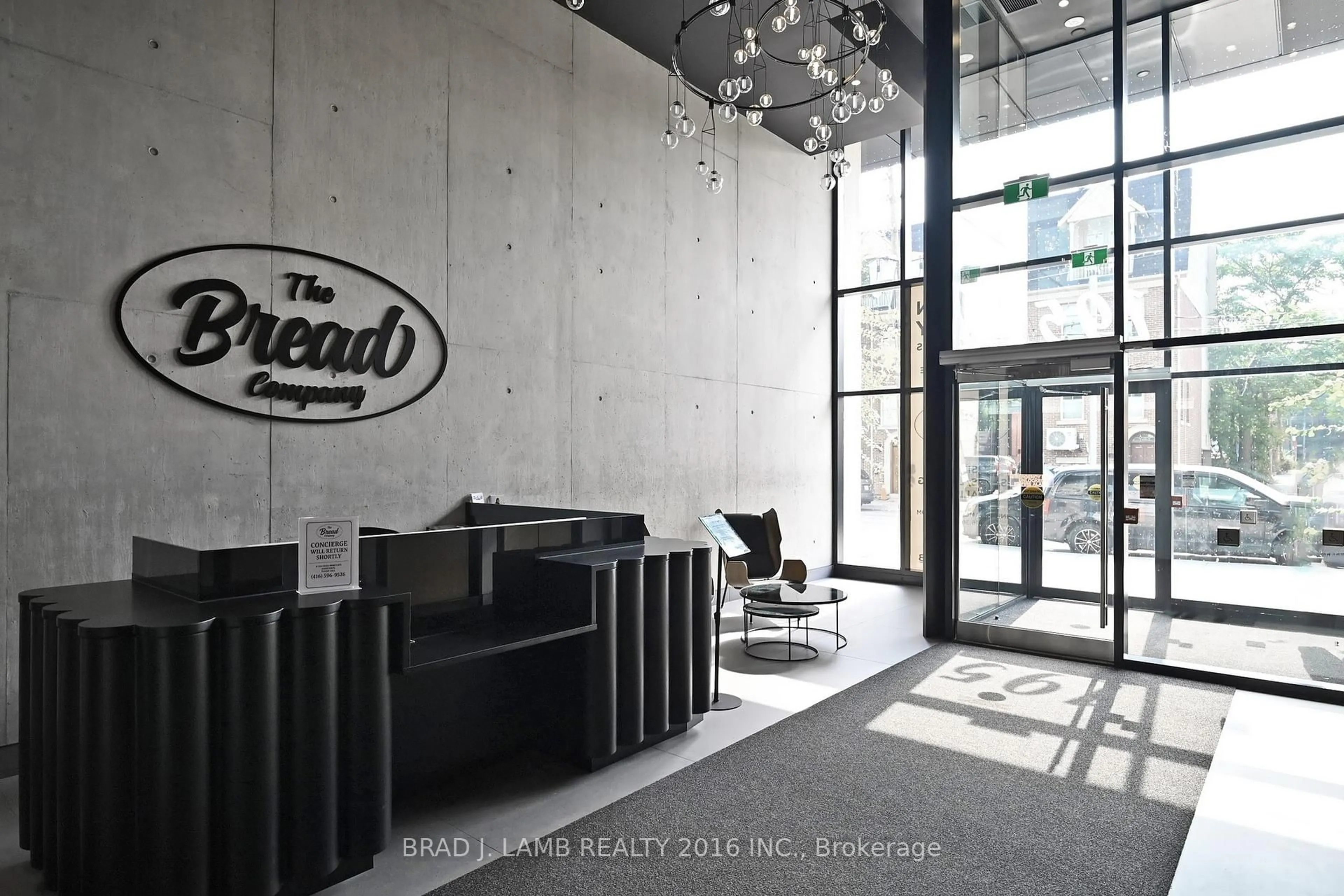 Indoor foyer for 195 McCaul St #913, Toronto Ontario M5T 0E5