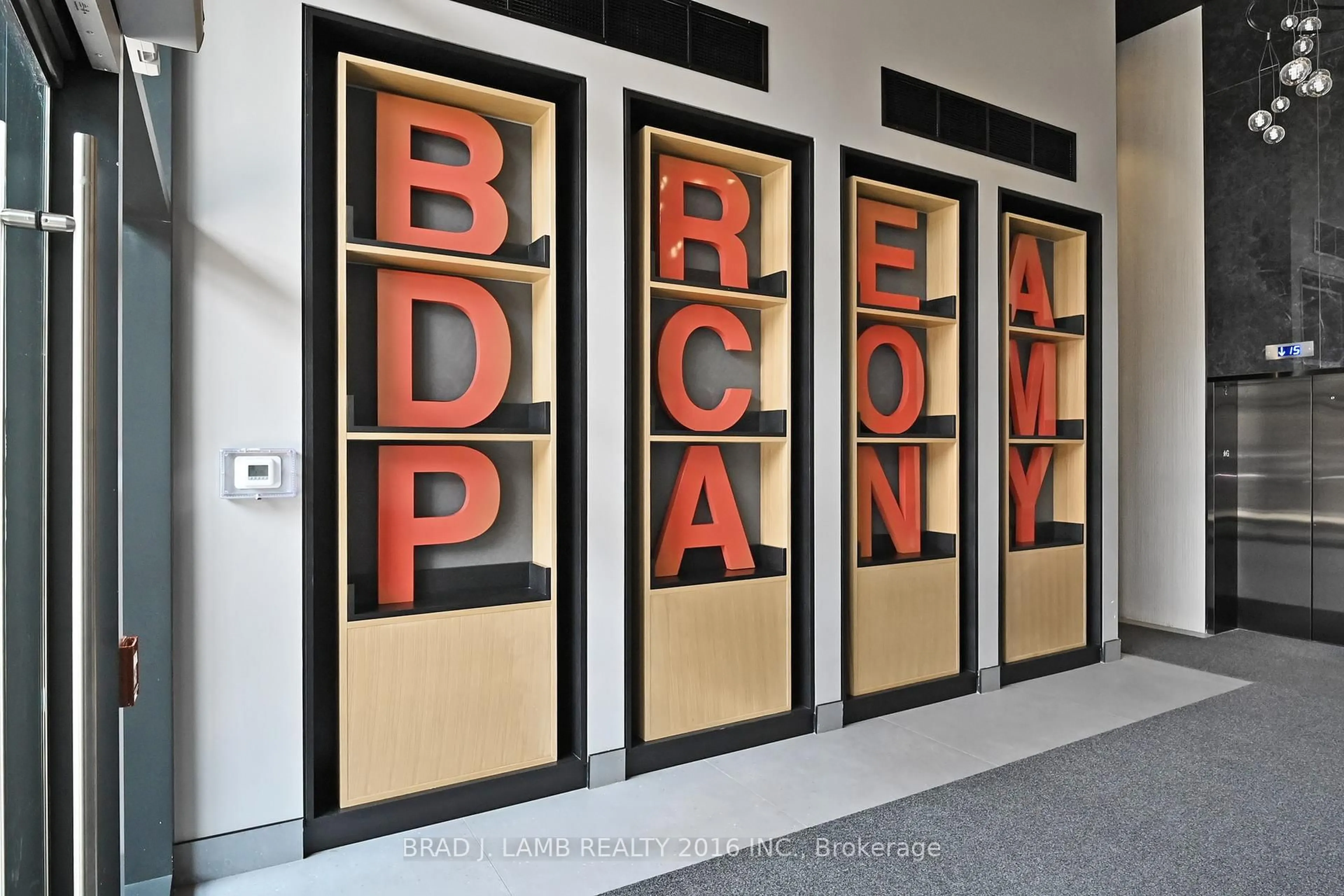 Indoor entryway for 195 McCaul St #1501, Toronto Ontario M5T 0E5