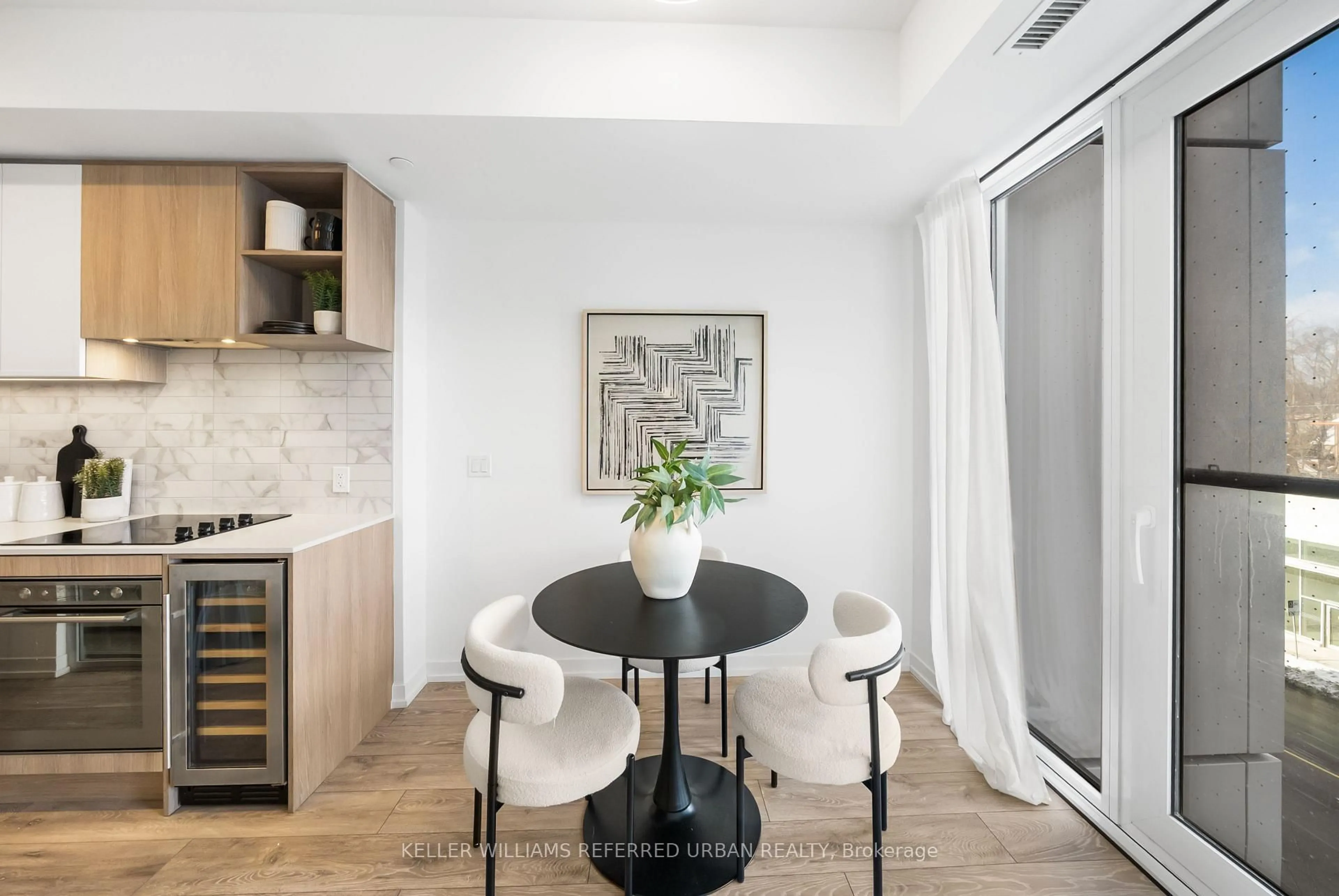 Unknown for 2020 Bathurst St #322, Toronto Ontario M5P 0A6