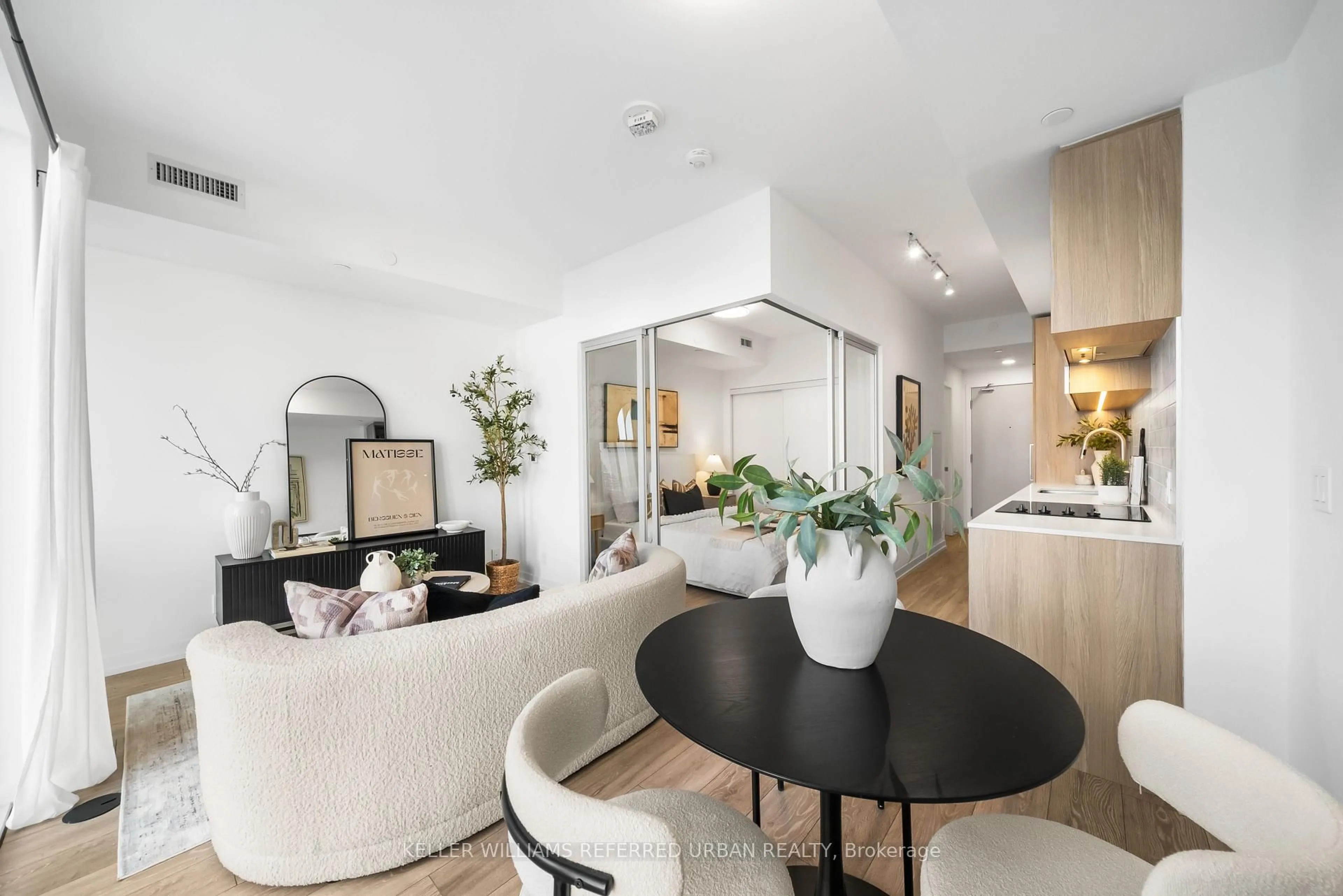 Unknown for 2020 Bathurst St #322, Toronto Ontario M5P 0A6