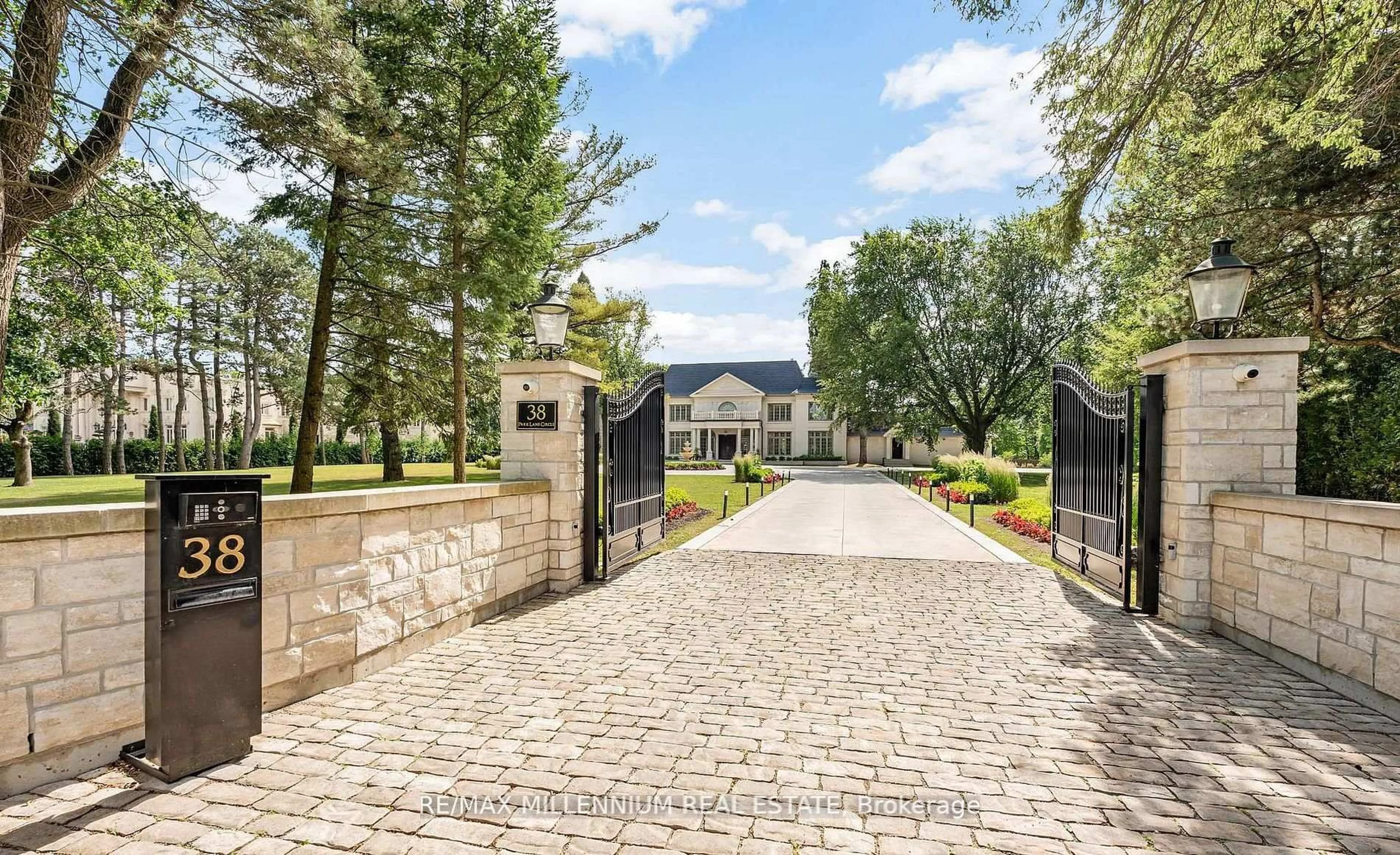 Unknown for 38 Park Lane Circ, Toronto Ontario M3C 2N2