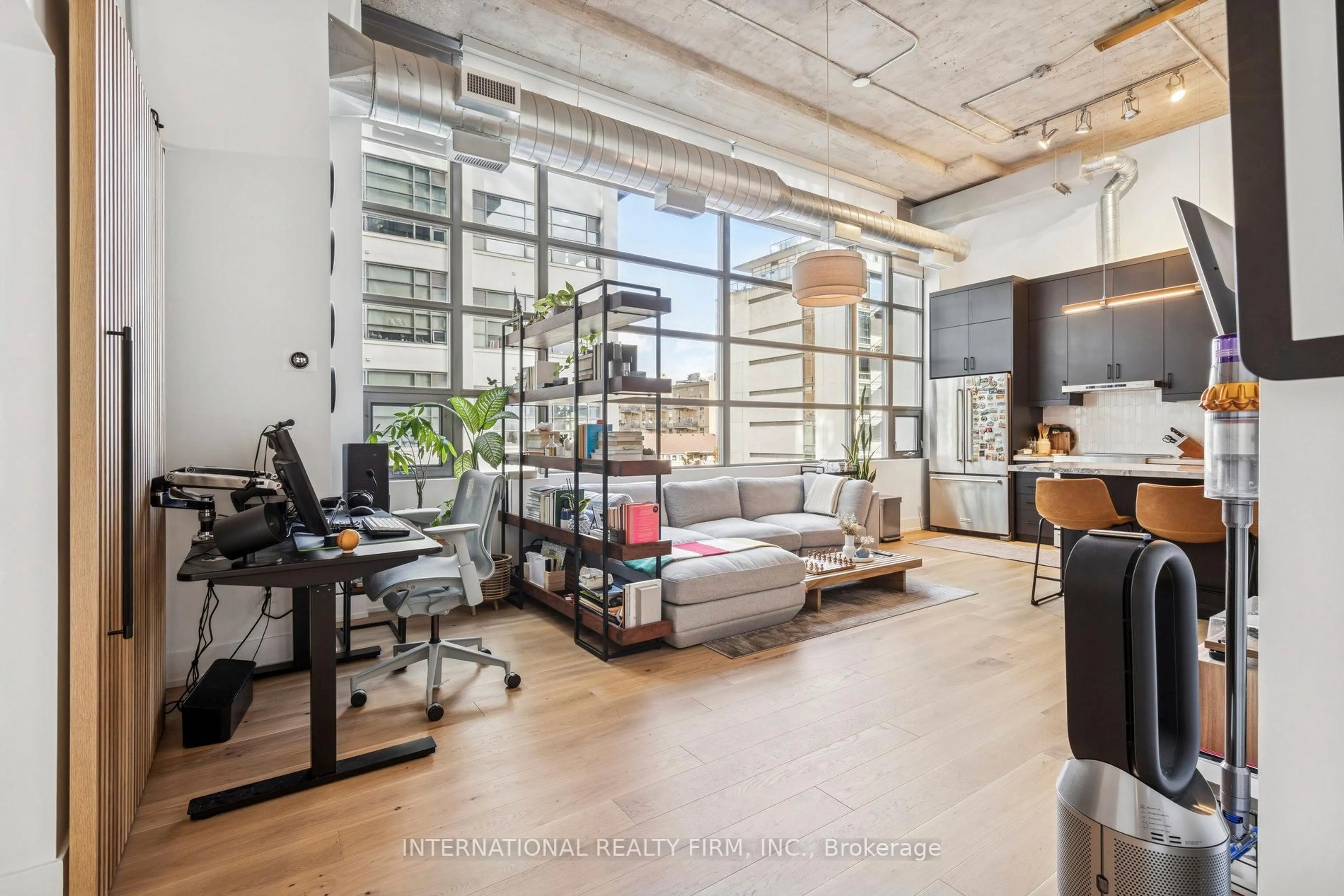 Unknown for 637 Lake Shore Blvd #303, Toronto Ontario M5V 3J6