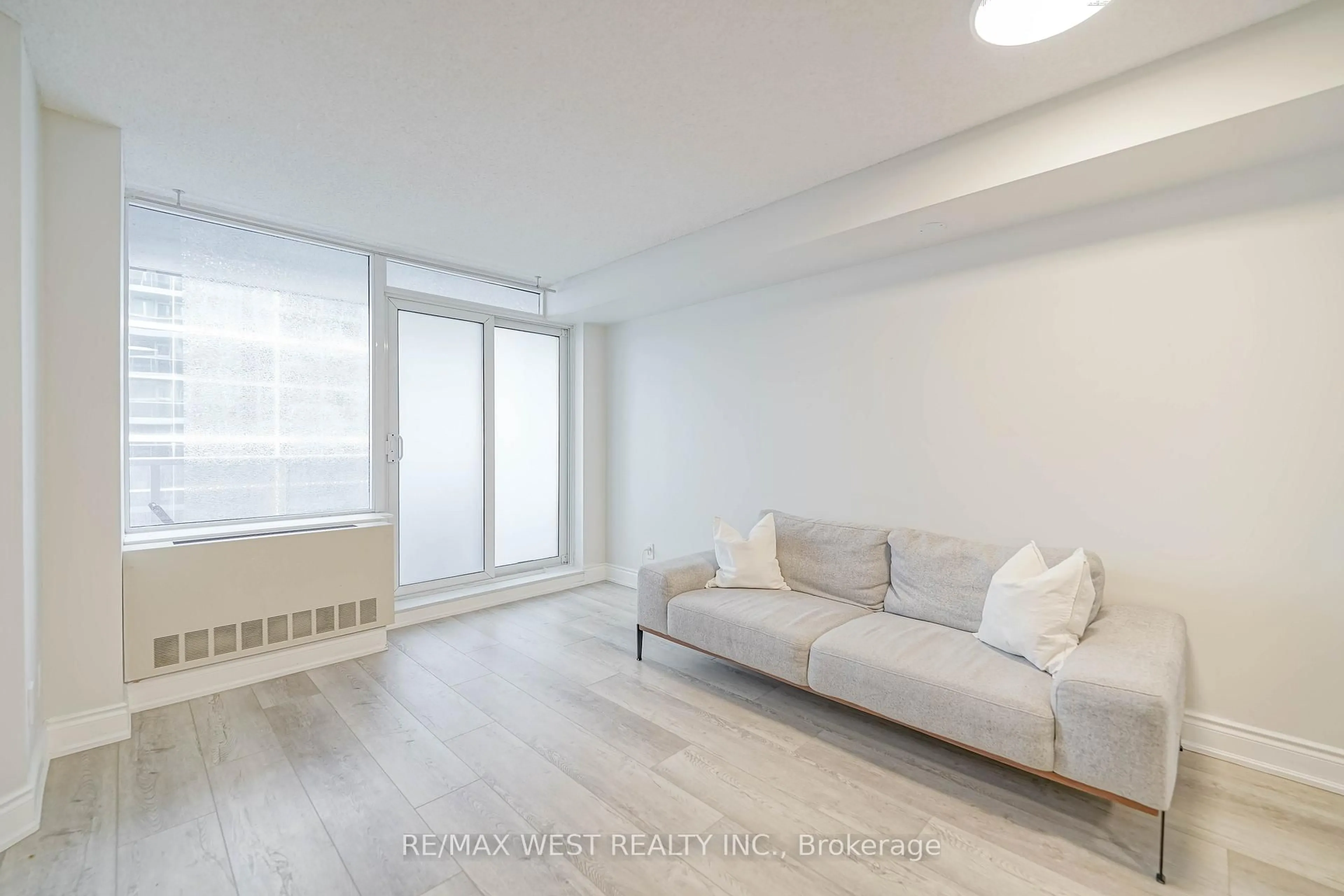 A pic of a room for 4978 Yonge St #2909, Toronto Ontario M2N 7G8