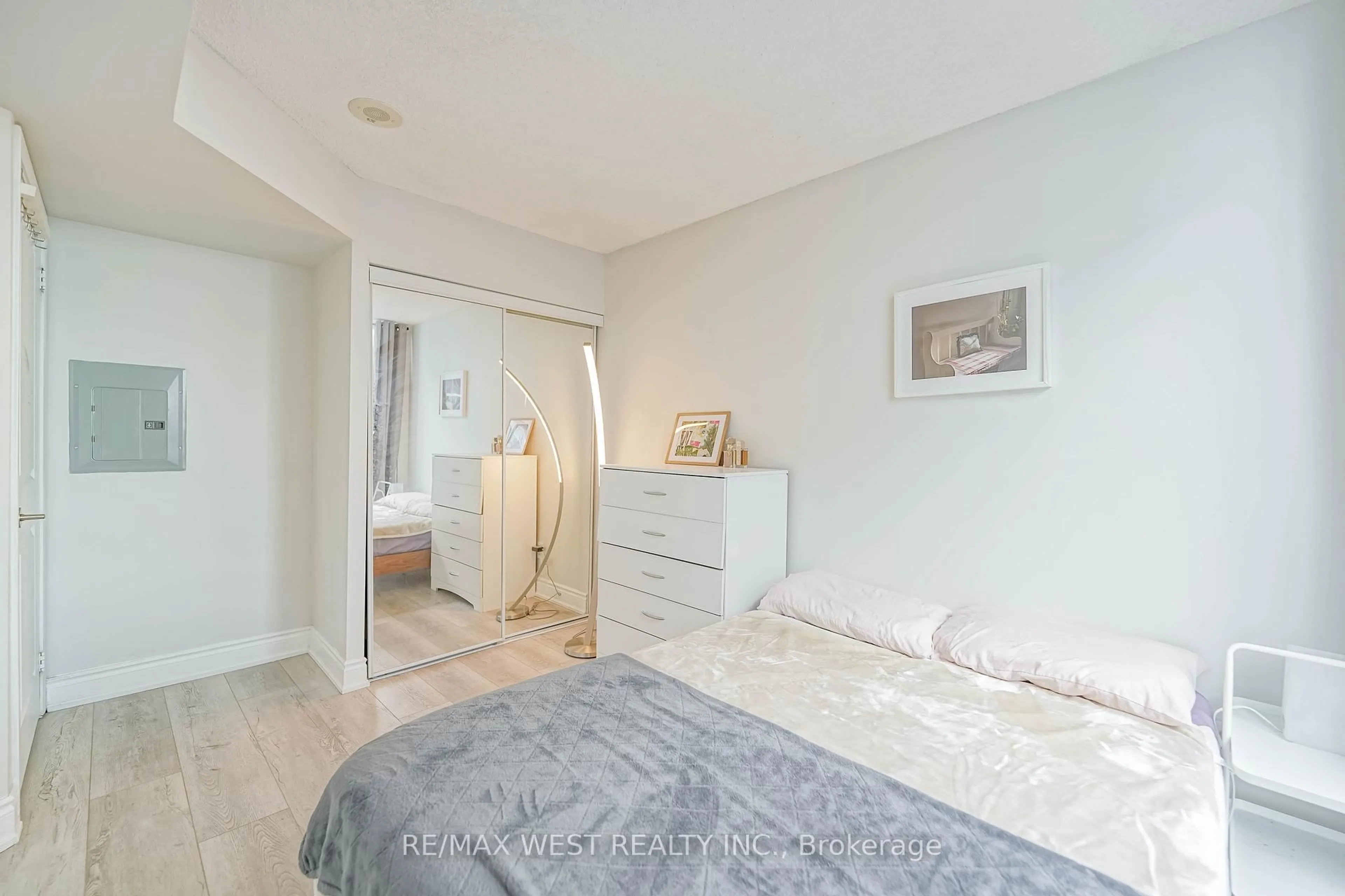 Bedroom with bed, unknown for 4978 Yonge St #2909, Toronto Ontario M2N 7G8