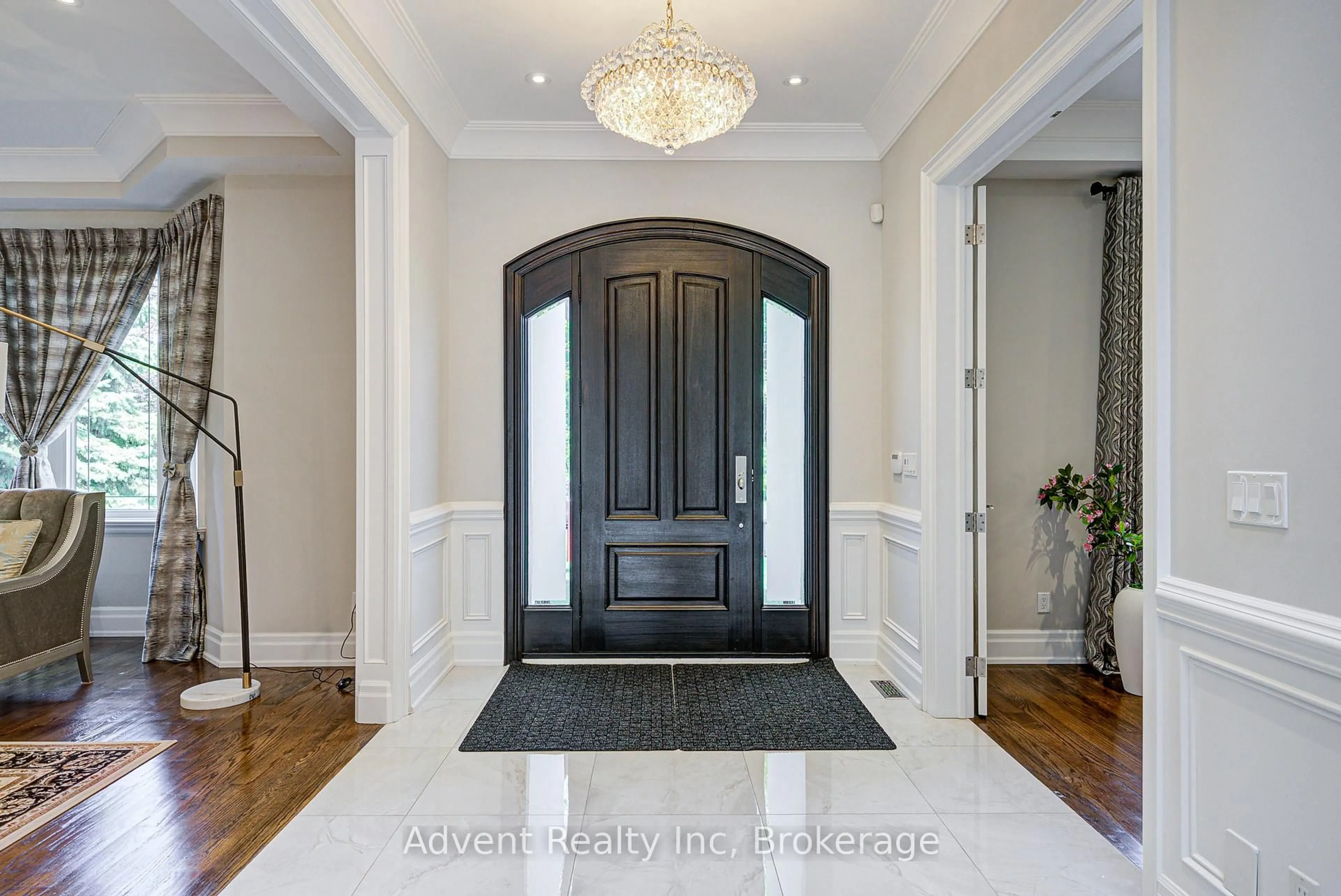 Indoor entryway for 27 Tefley Rd, Toronto Ontario M2M 1C5