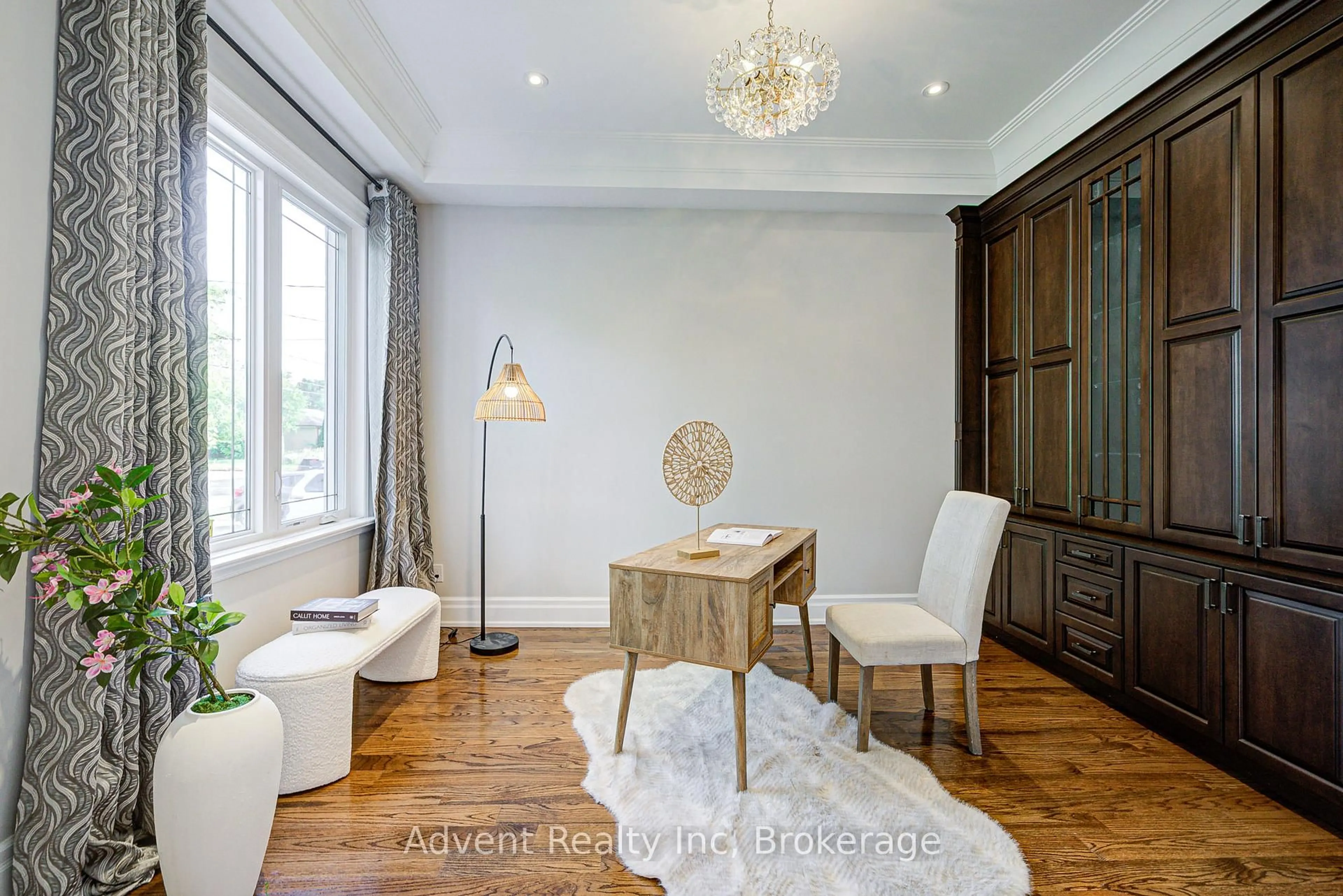 Living room with furniture, wood/laminate floor for 27 Tefley Rd, Toronto Ontario M2M 1C5