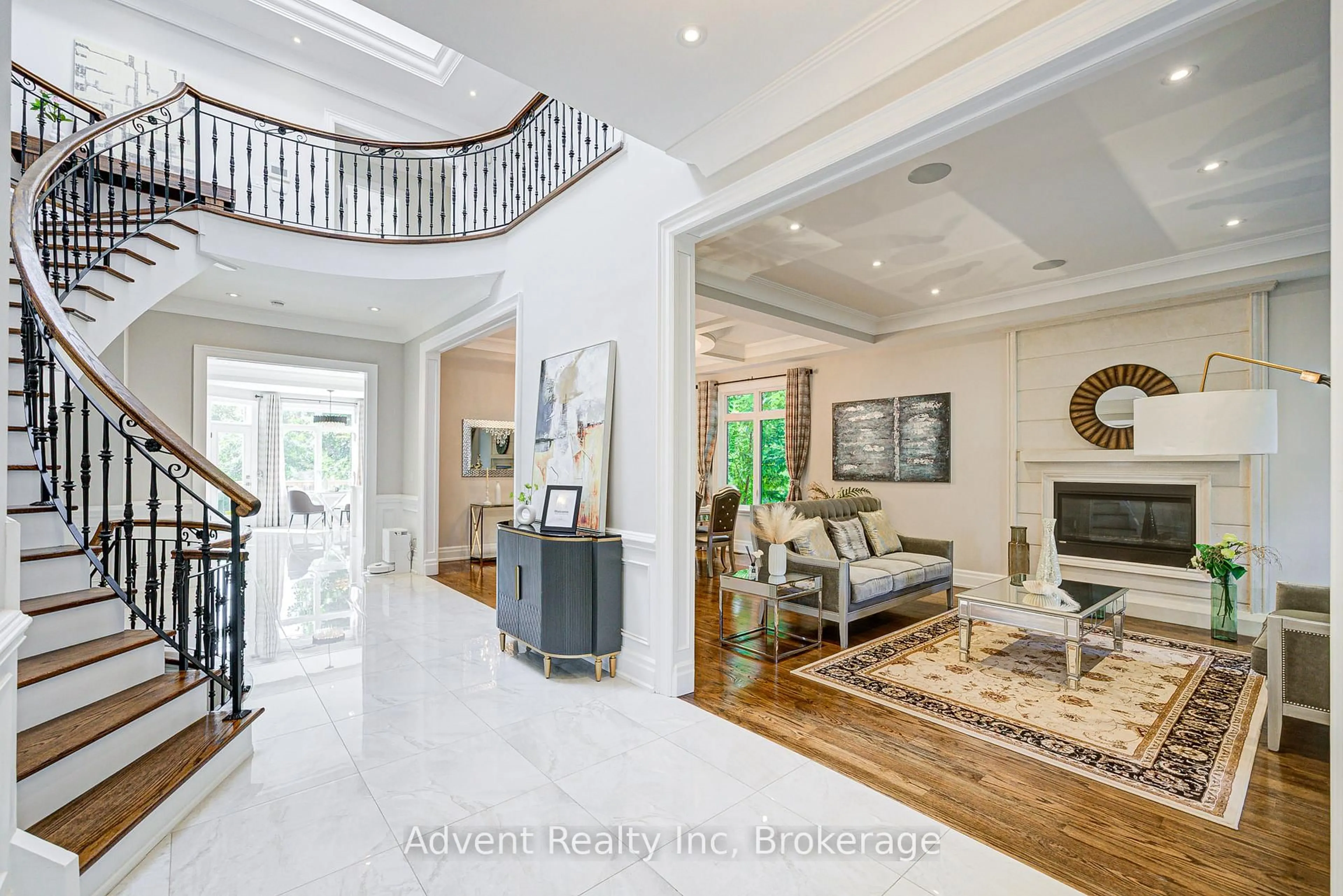 Indoor entryway for 27 Tefley Rd, Toronto Ontario M2M 1C5