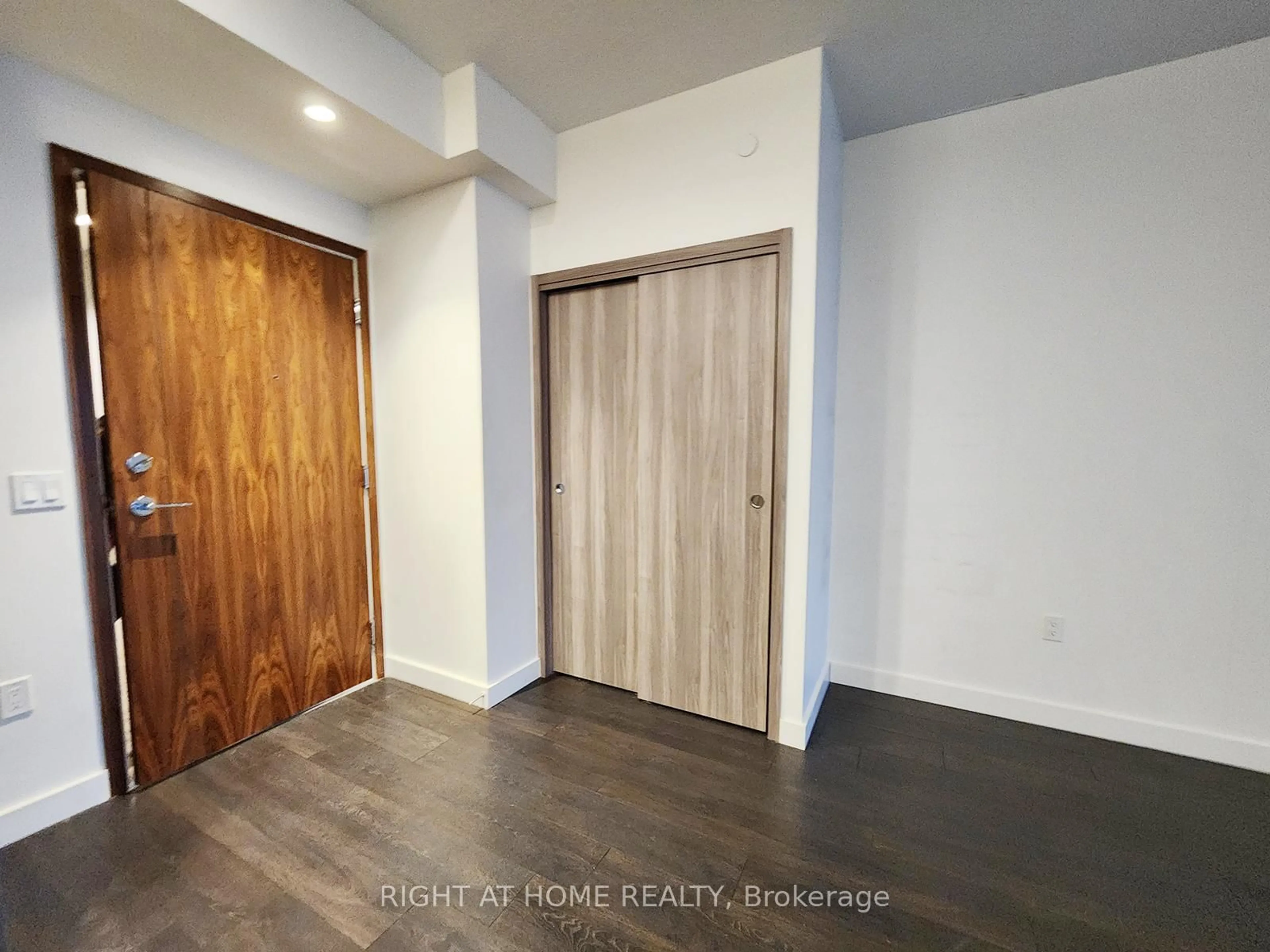 Indoor entryway for 95 McMahon Dr #2808, Toronto Ontario M2K 0H1