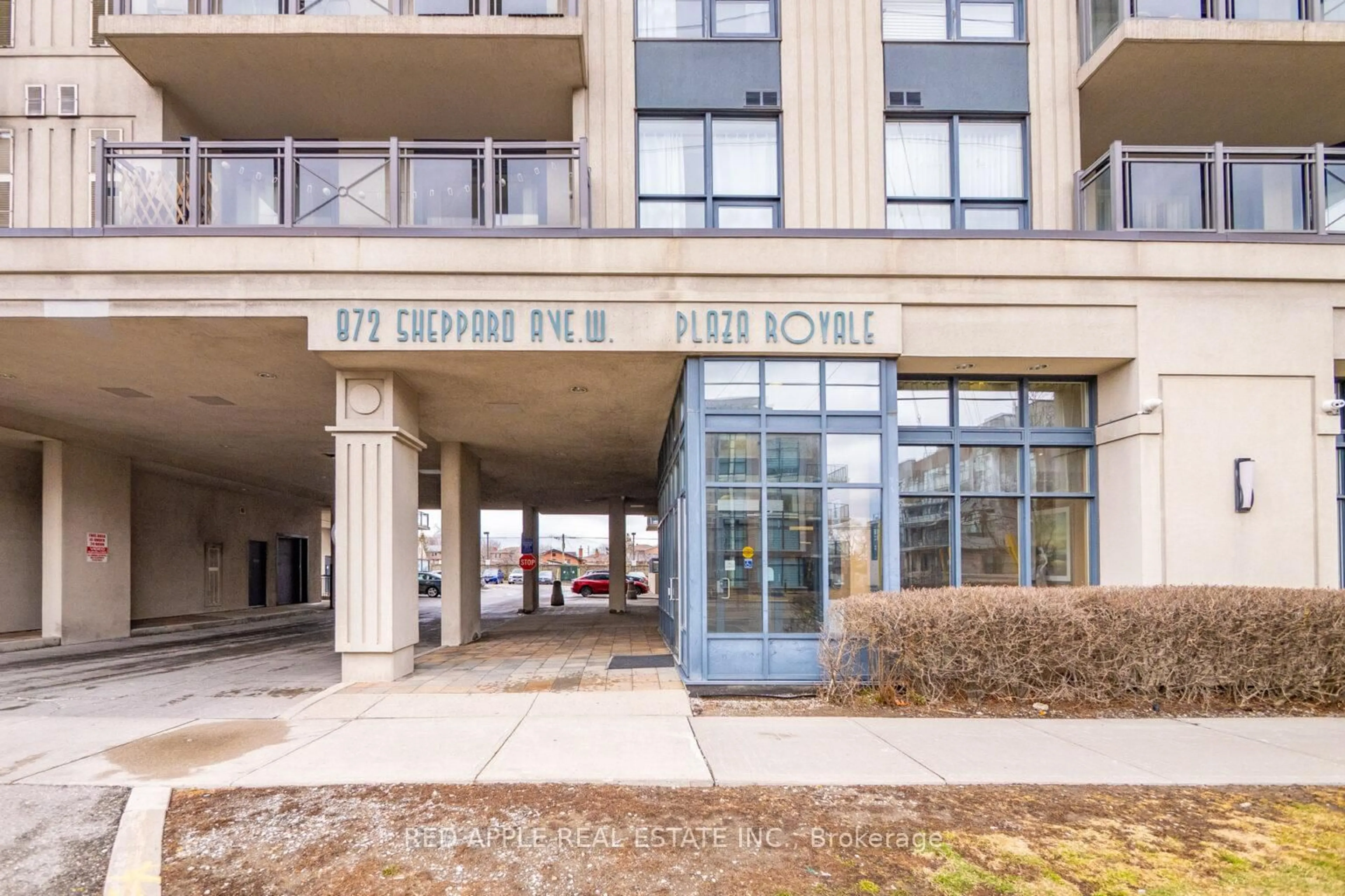 Indoor foyer for 872 Sheppard Ave #213, Toronto Ontario M3H 5V5