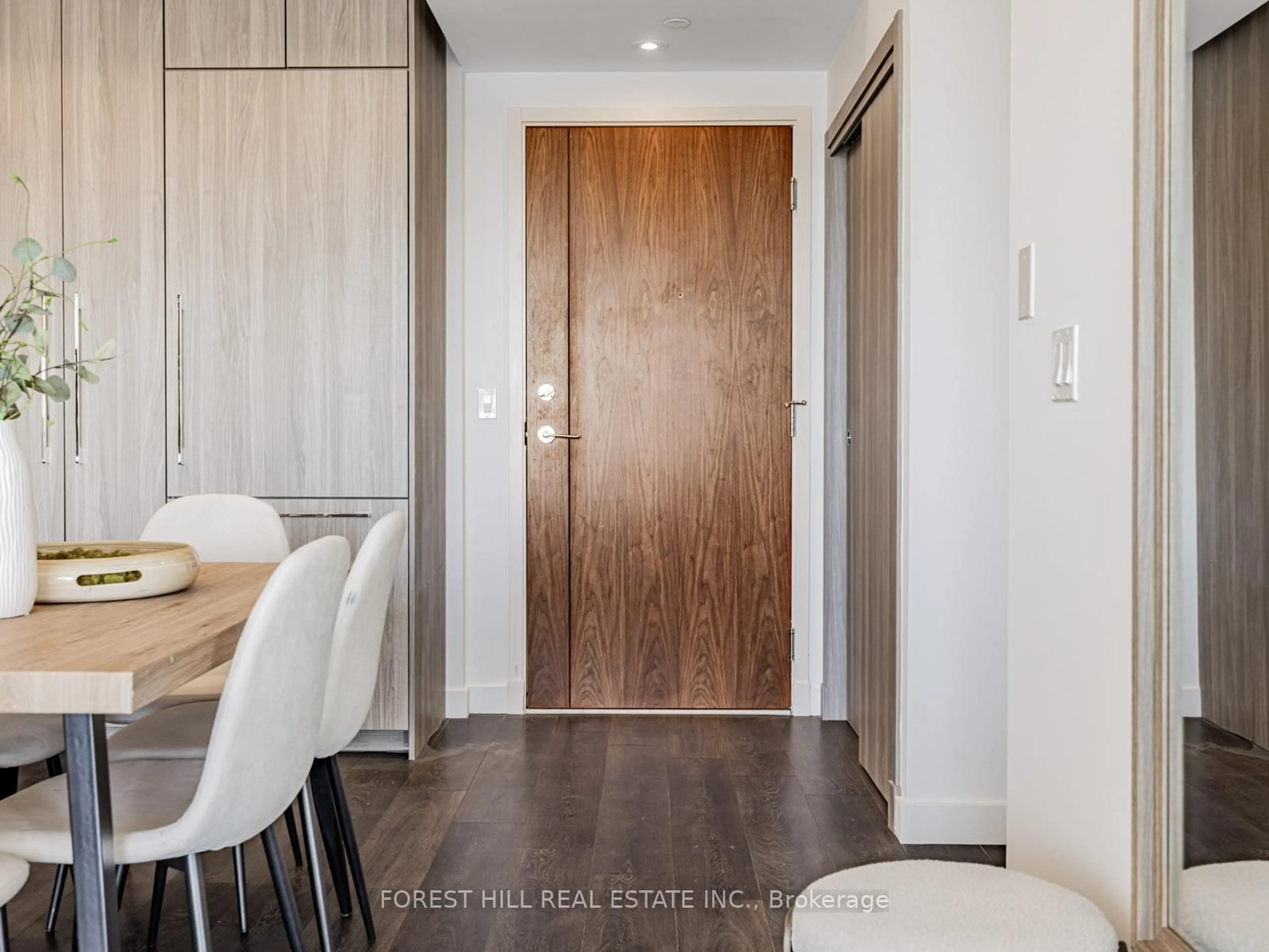 Indoor entryway for 27 Mcmahon Dr #2706, Toronto Ontario M2K 0J2