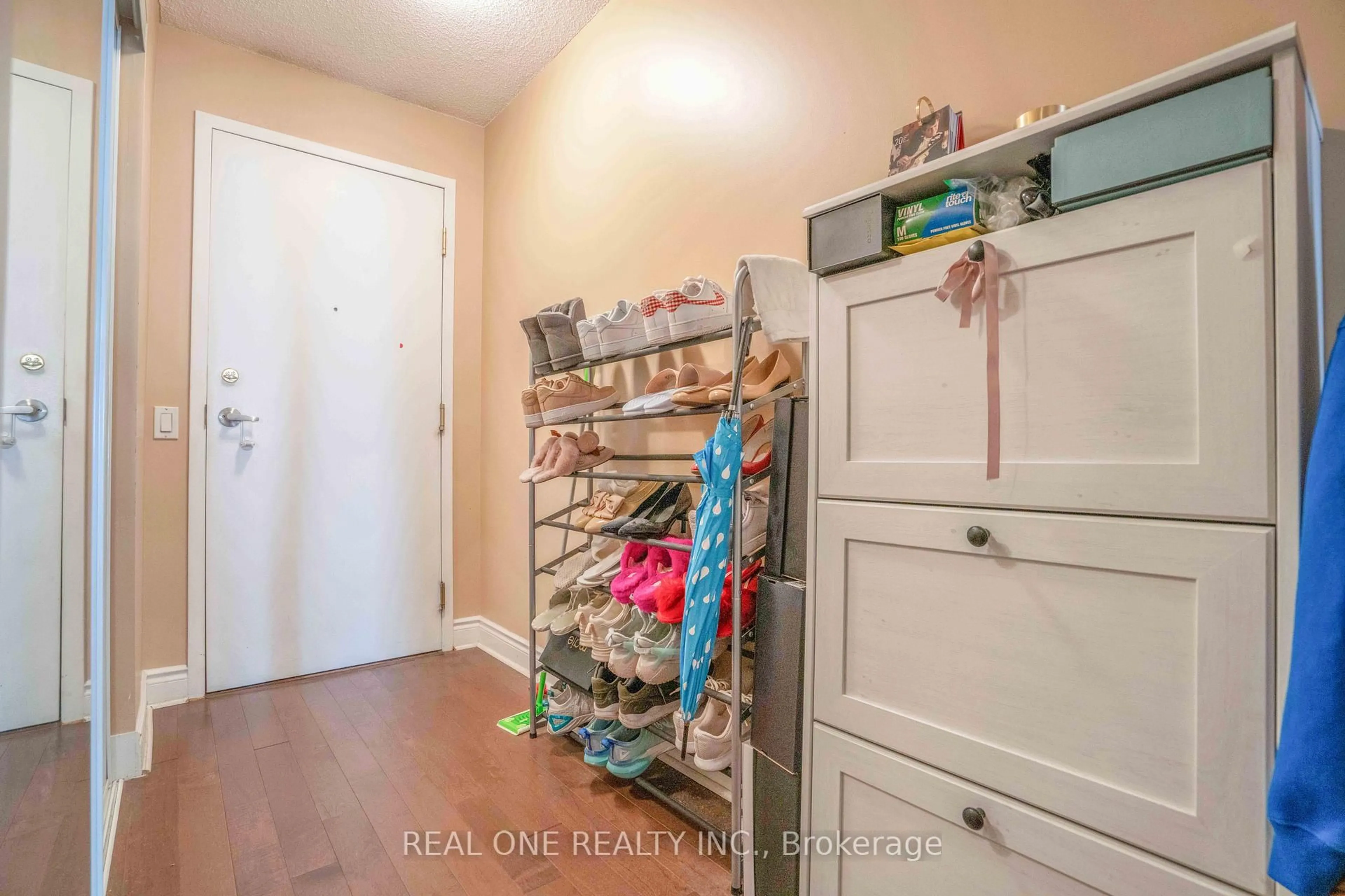 Indoor entryway for 5 Northtown Way #1101, Toronto Ontario M2N 7A1