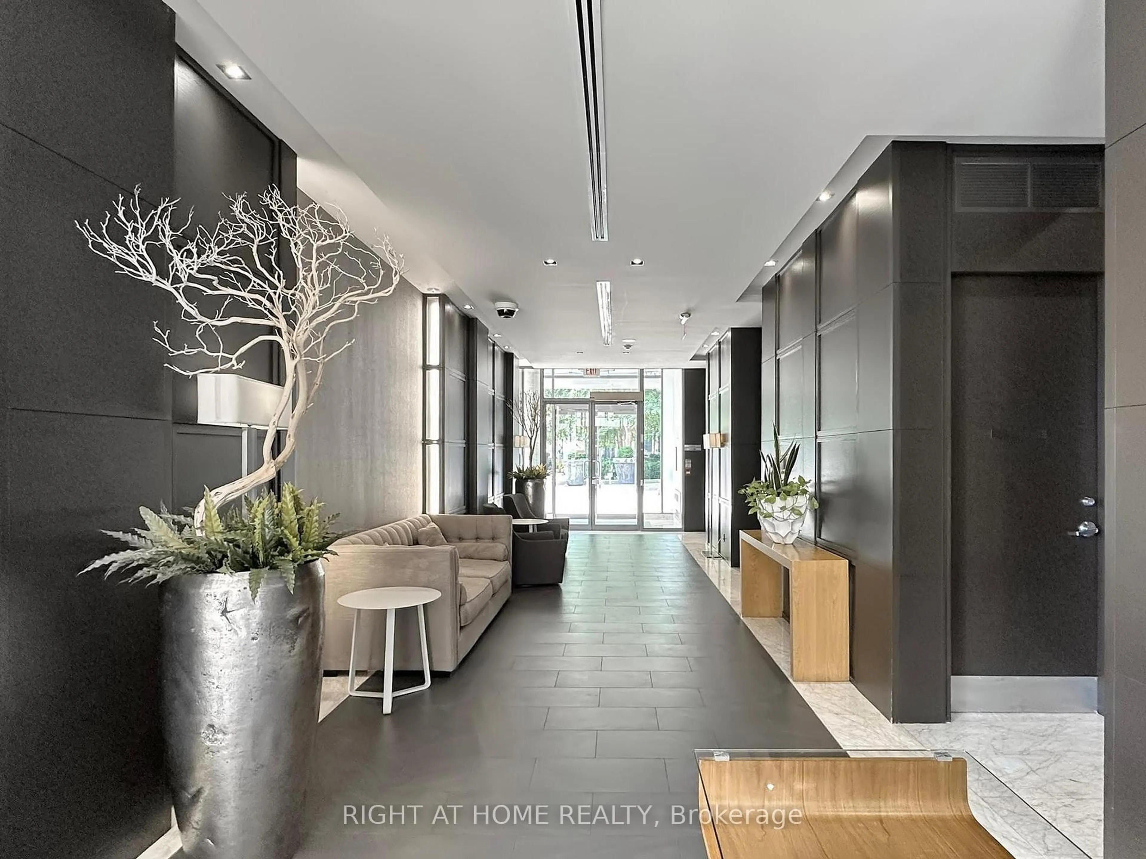 Indoor foyer for 21 Scollard St #207, Toronto Ontario M5R 1G1