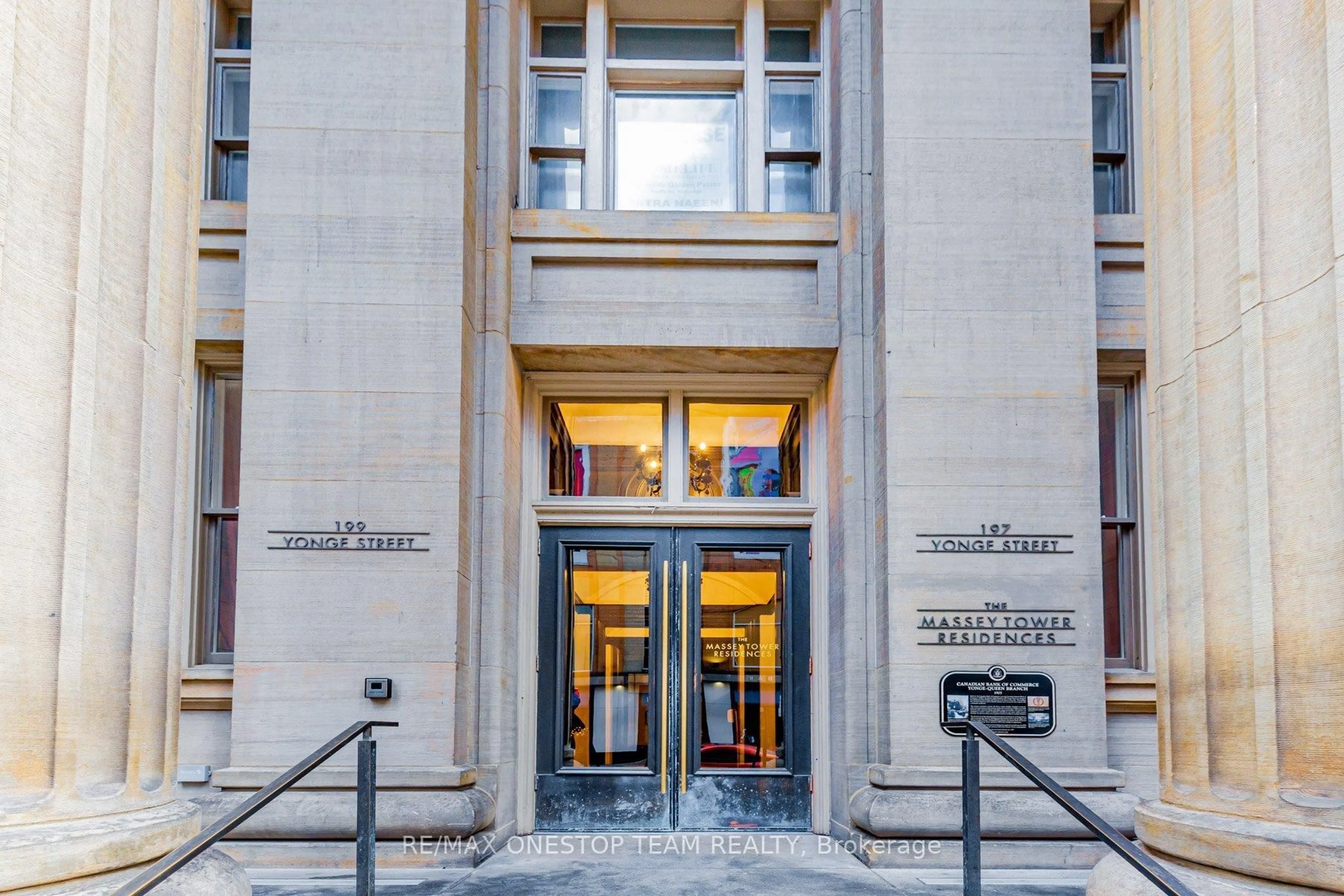 Indoor foyer for 197 Yonge St #1114, Toronto Ontario M5B 1M4