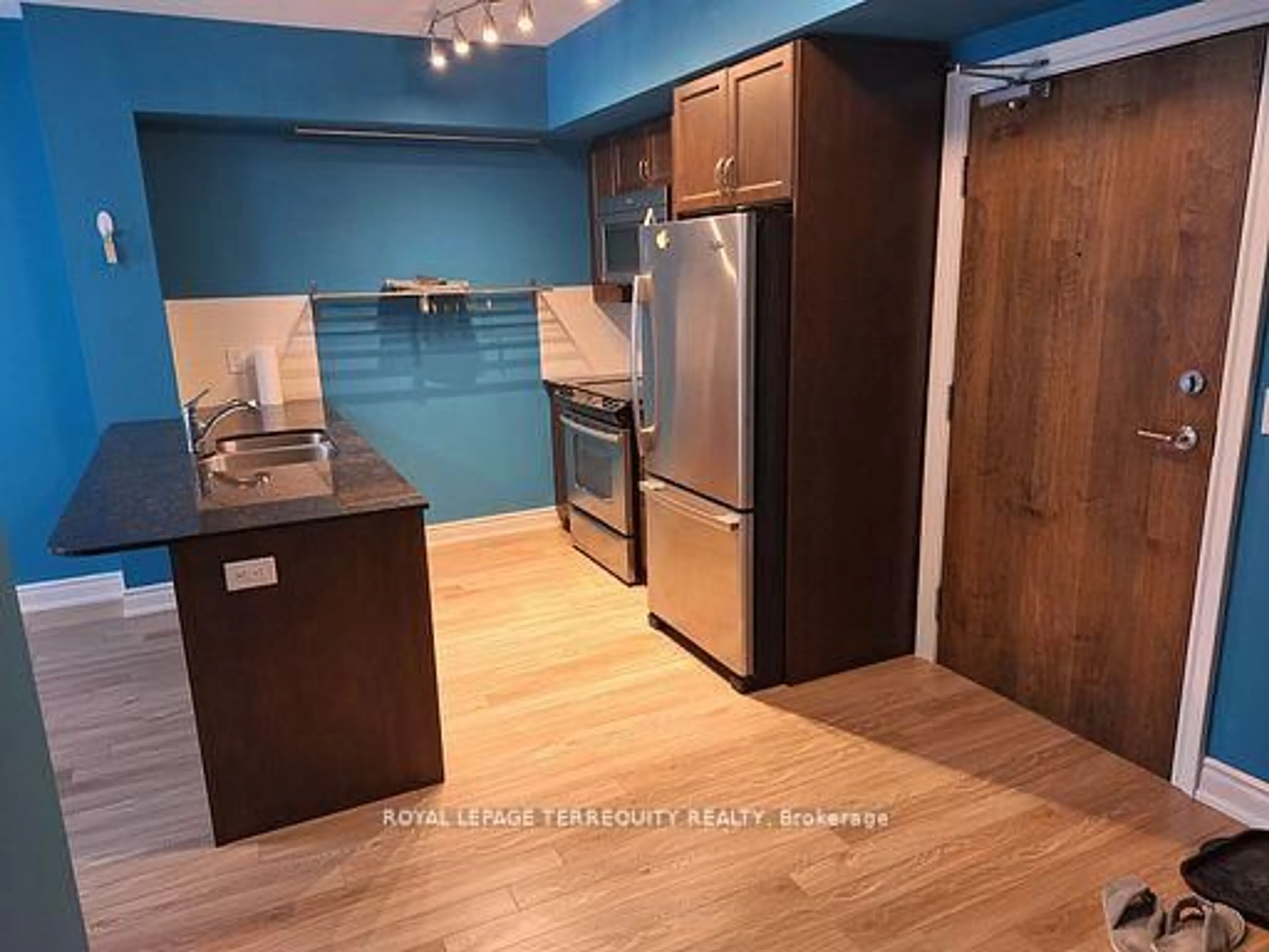 Standard kitchen, wood/laminate floor for 701 Sheppard Ave #234, Toronto Ontario M3H 0B2