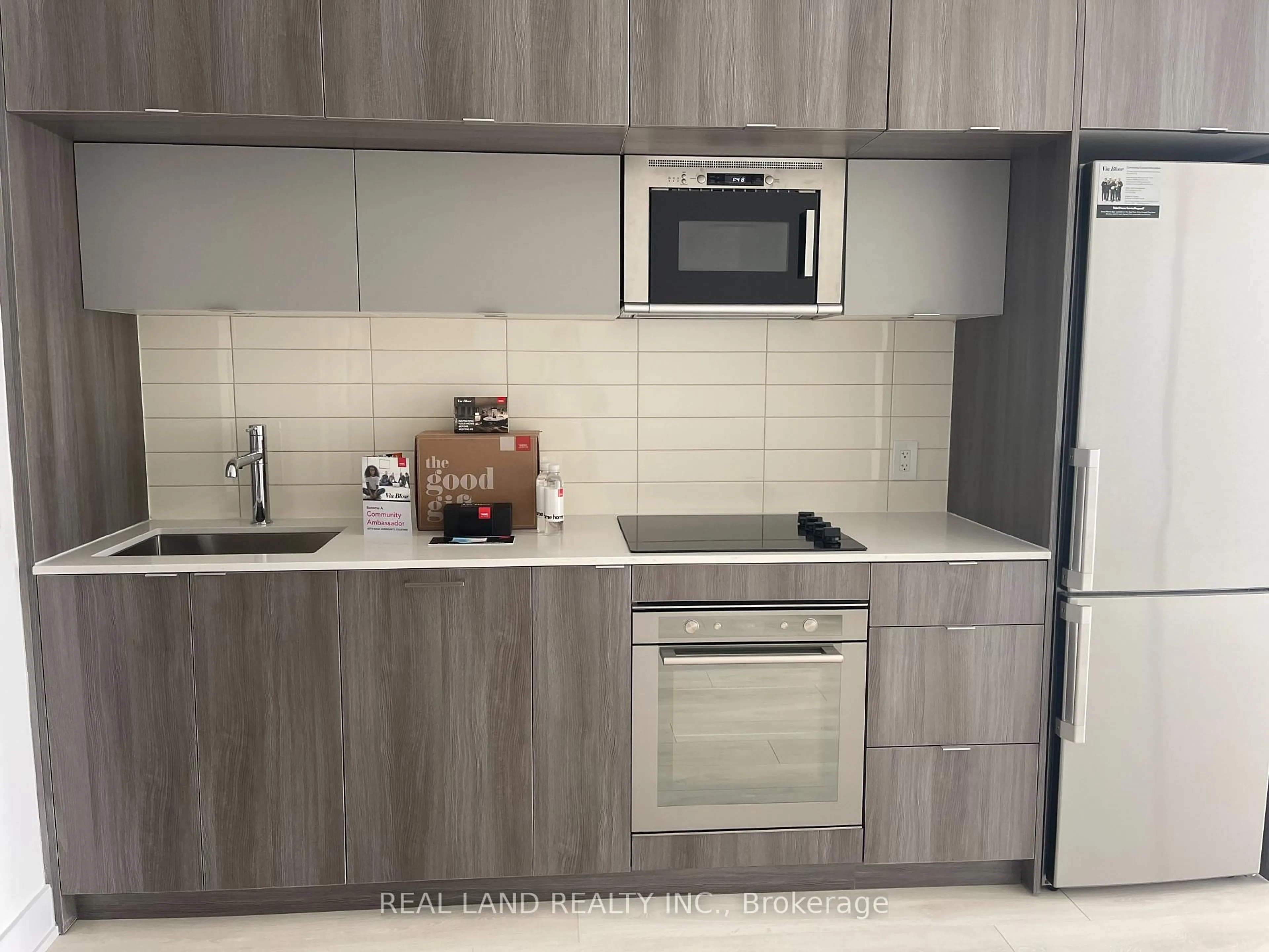 Standard kitchen, unknown for 575 Bloor St #3510, Toronto Ontario M4W 0B2